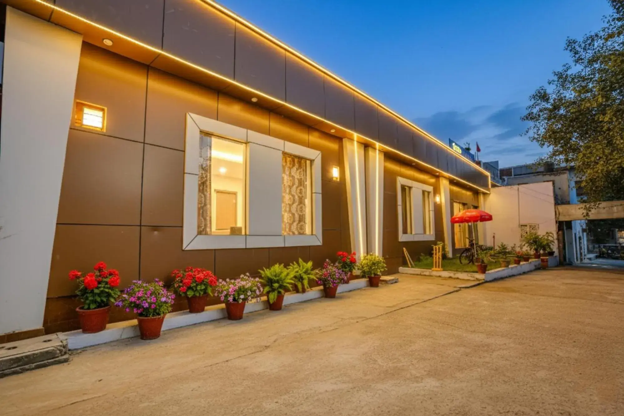 Property building in FabHotel Grand Inn Property building in FabHotel Grand Inn