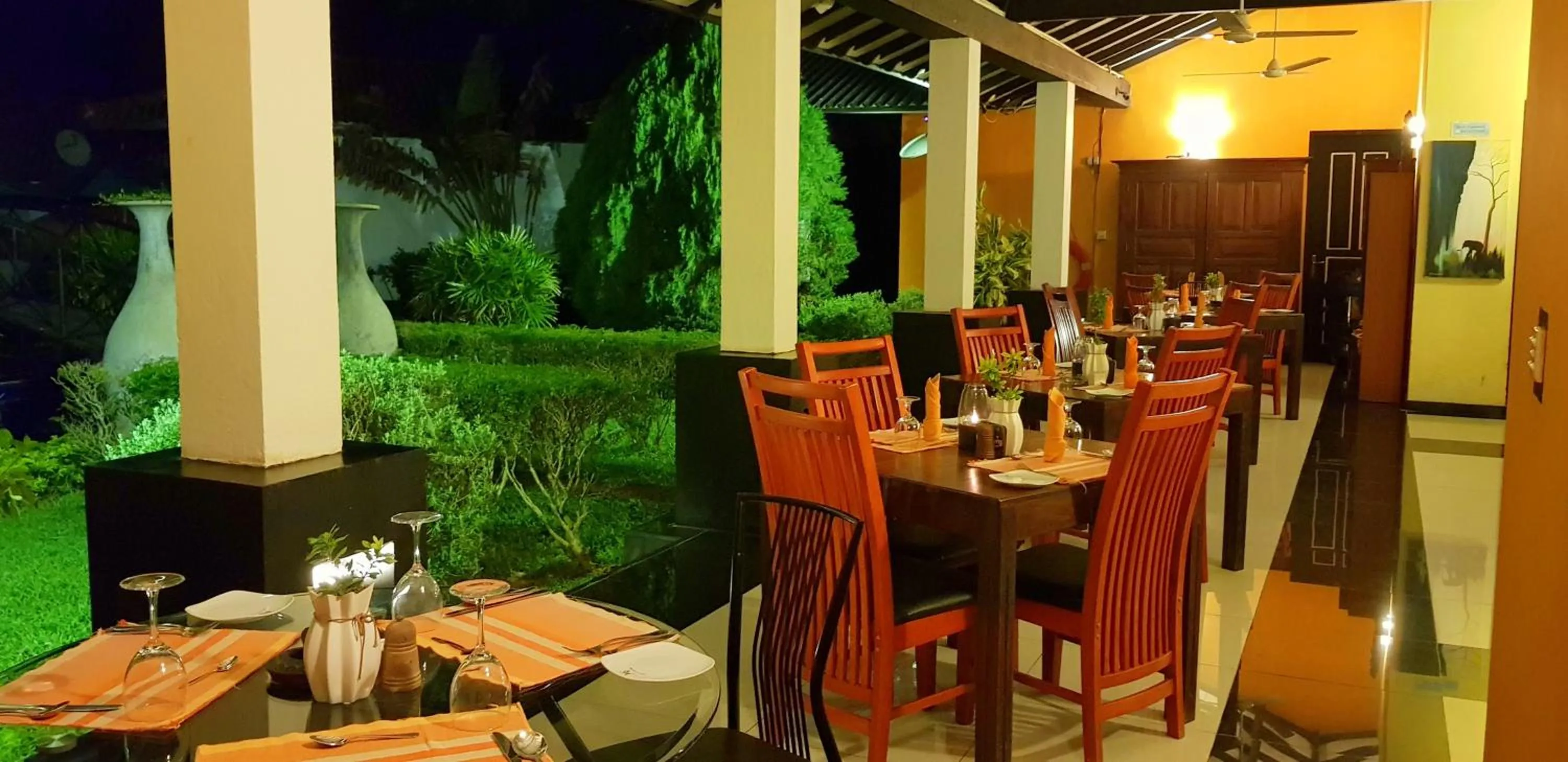 Restaurant/places to eat in Flower Garden Lake Resort