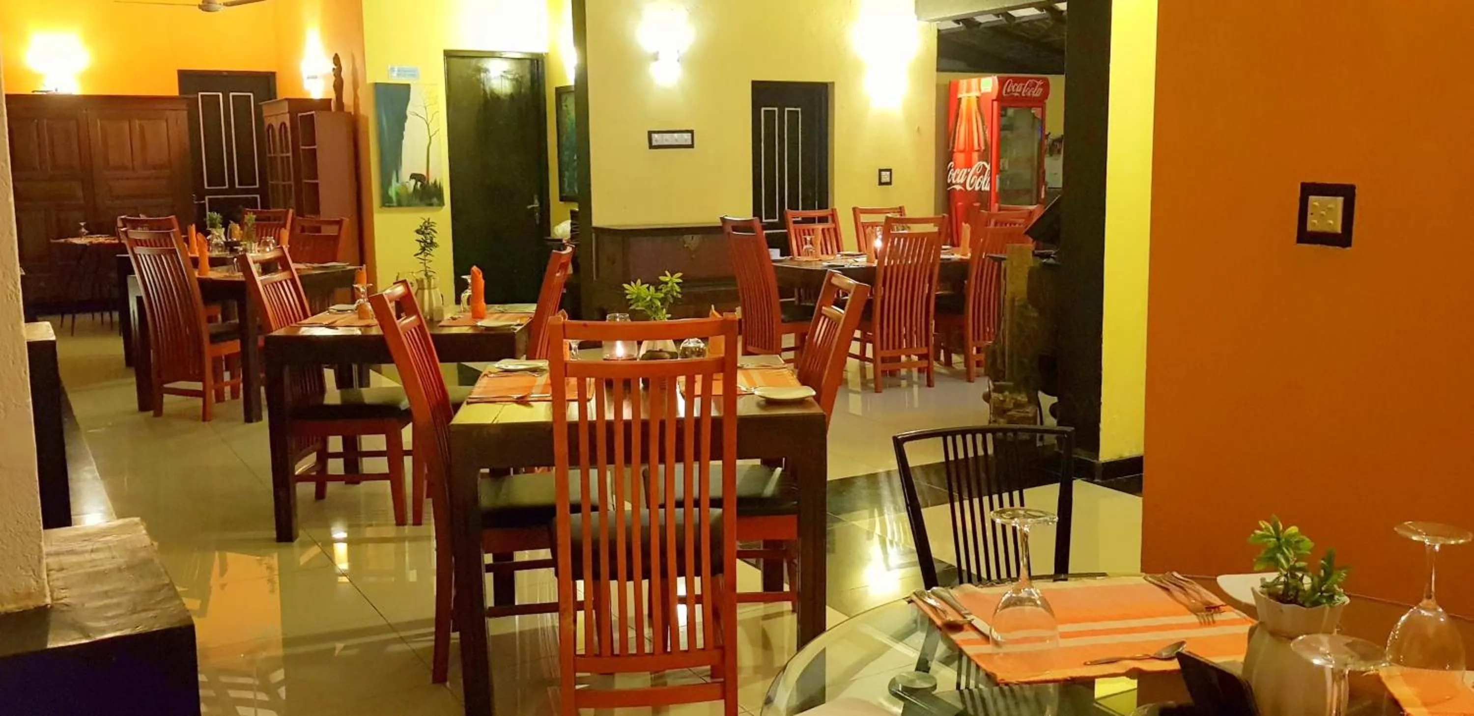 Restaurant/places to eat in Flower Garden Lake Resort