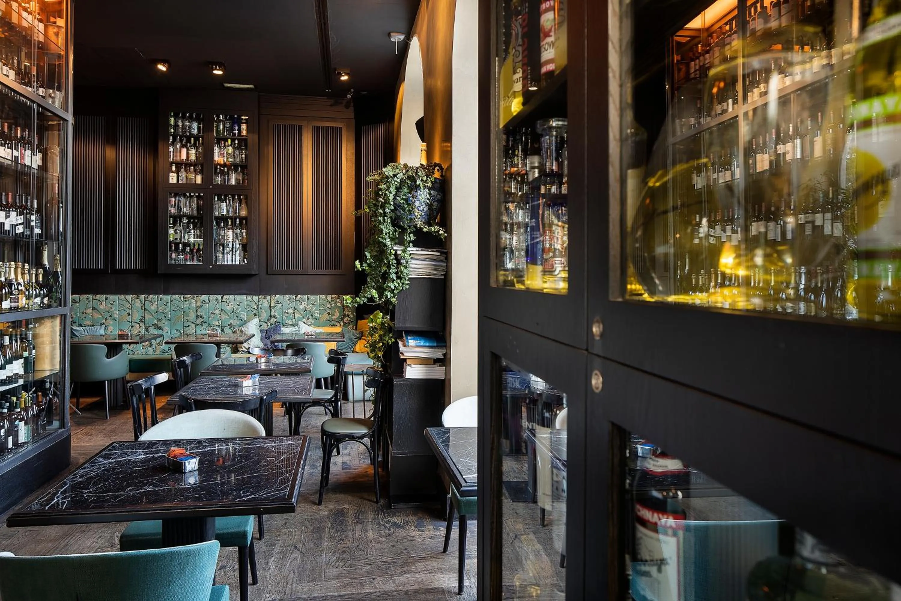 Restaurant/places to eat in Living Suites