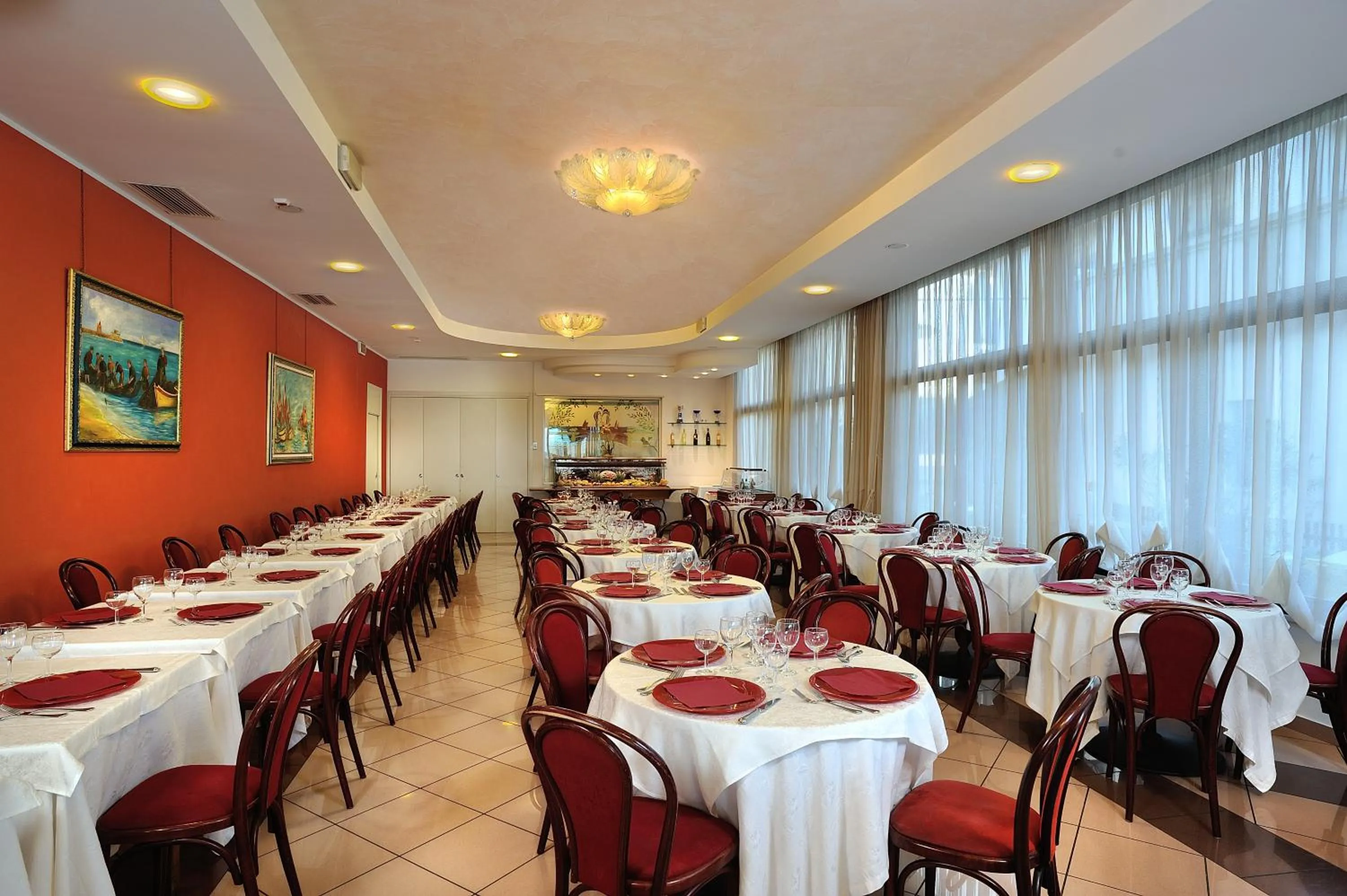 Restaurant/places to eat in Hotel Bridge