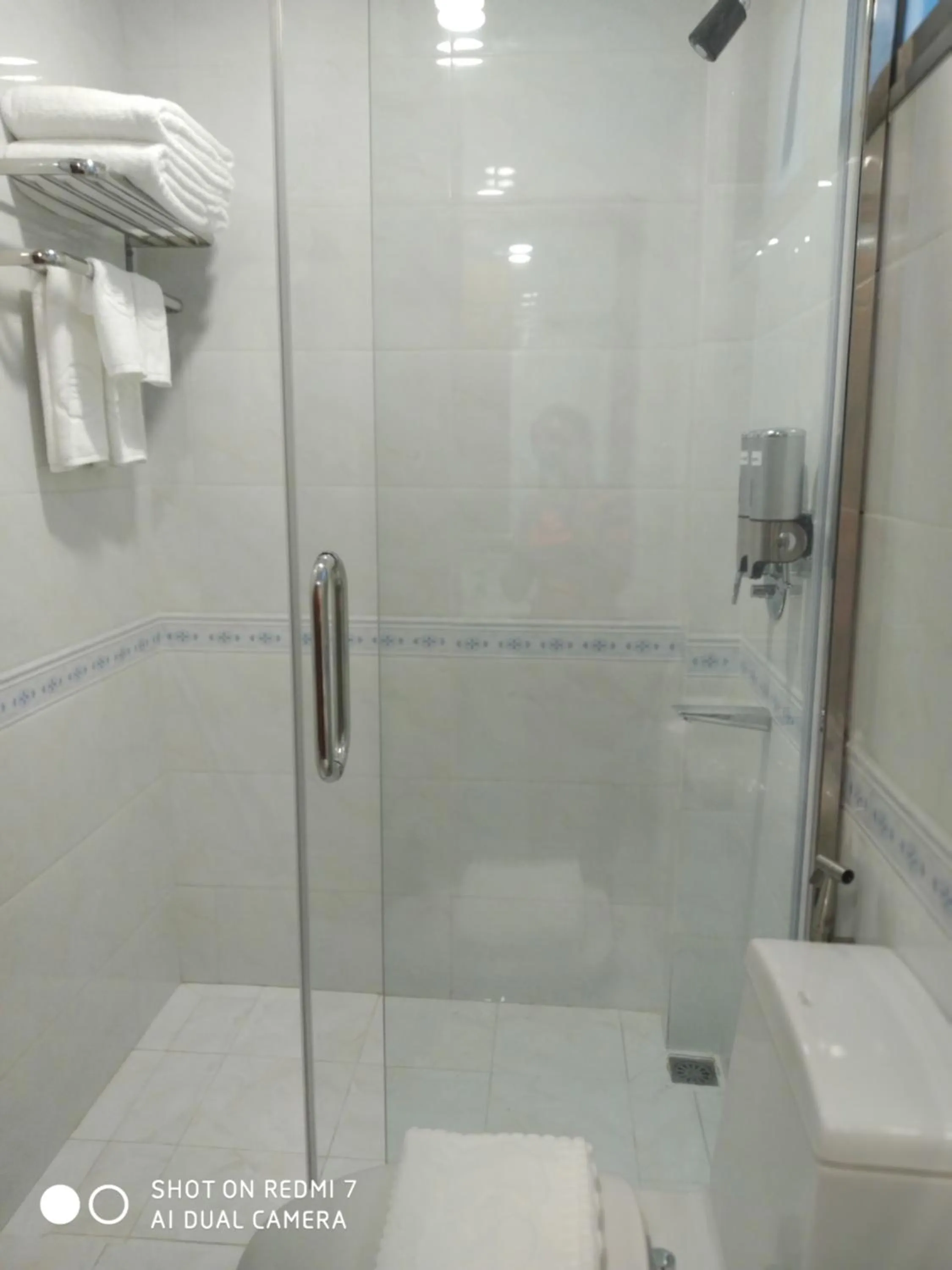 Bathroom in Dragon Phoenix Hotel