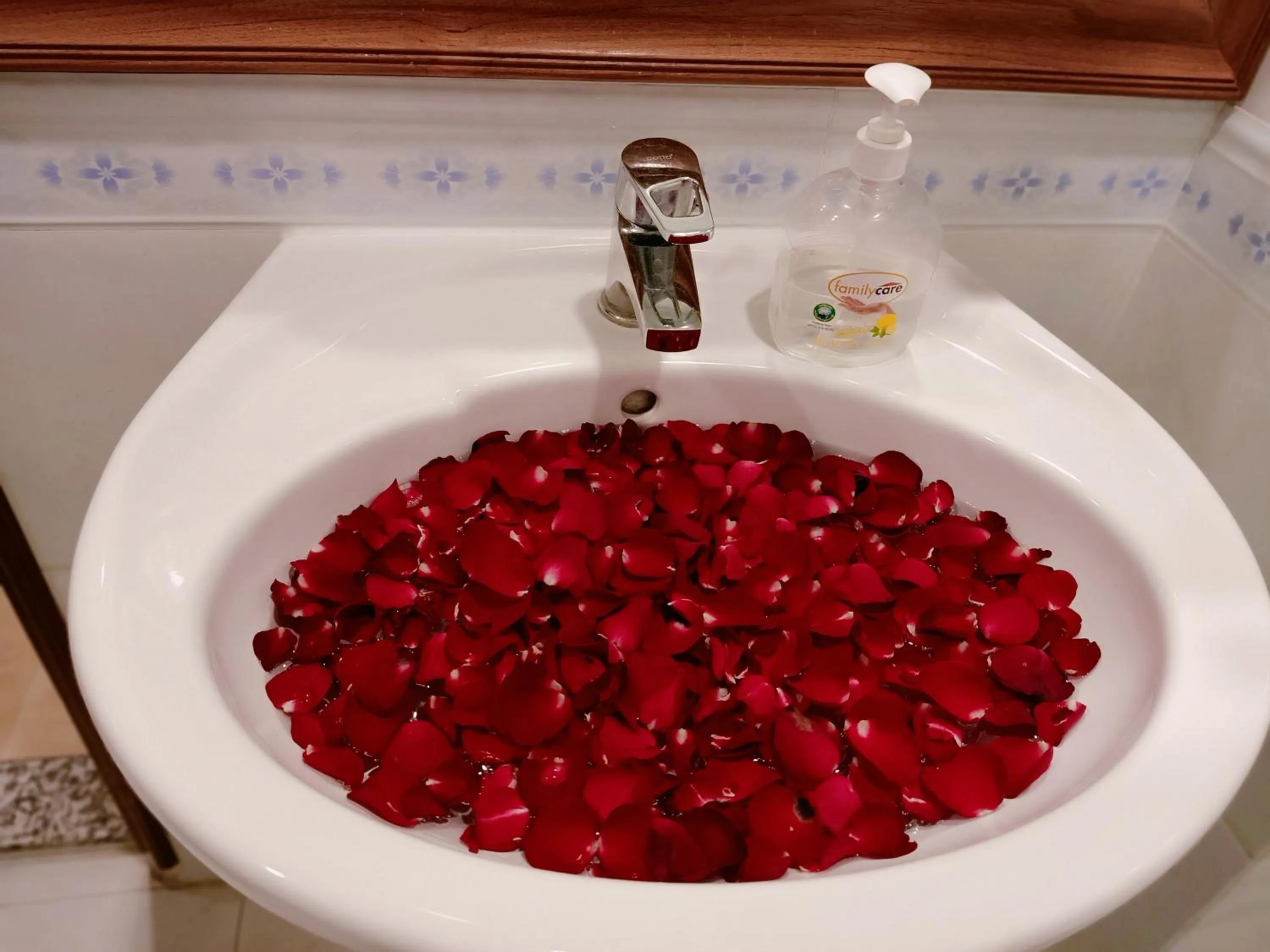 Bathroom in Dragon Phoenix Hotel