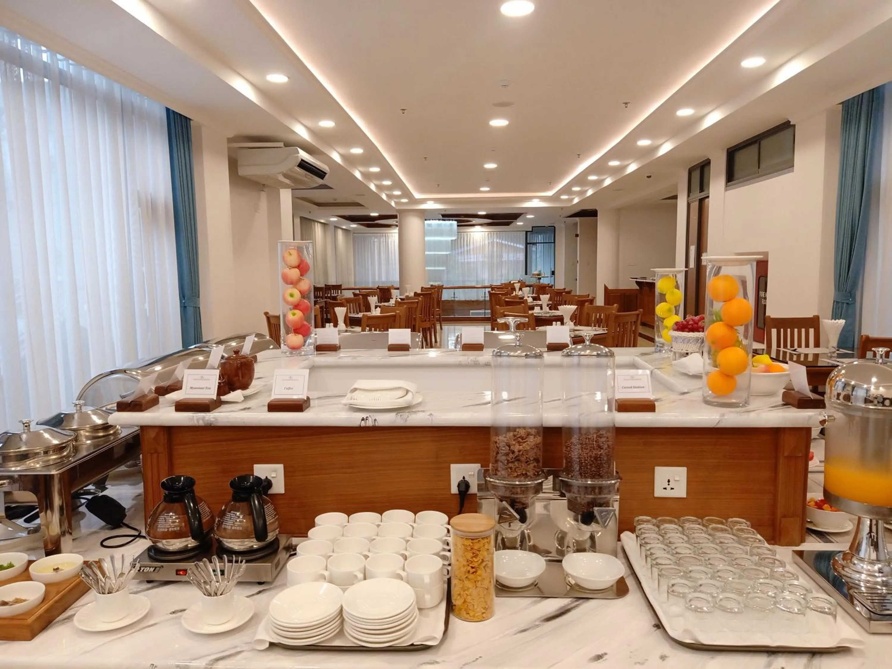 Restaurant/places to eat in Dragon Phoenix Hotel