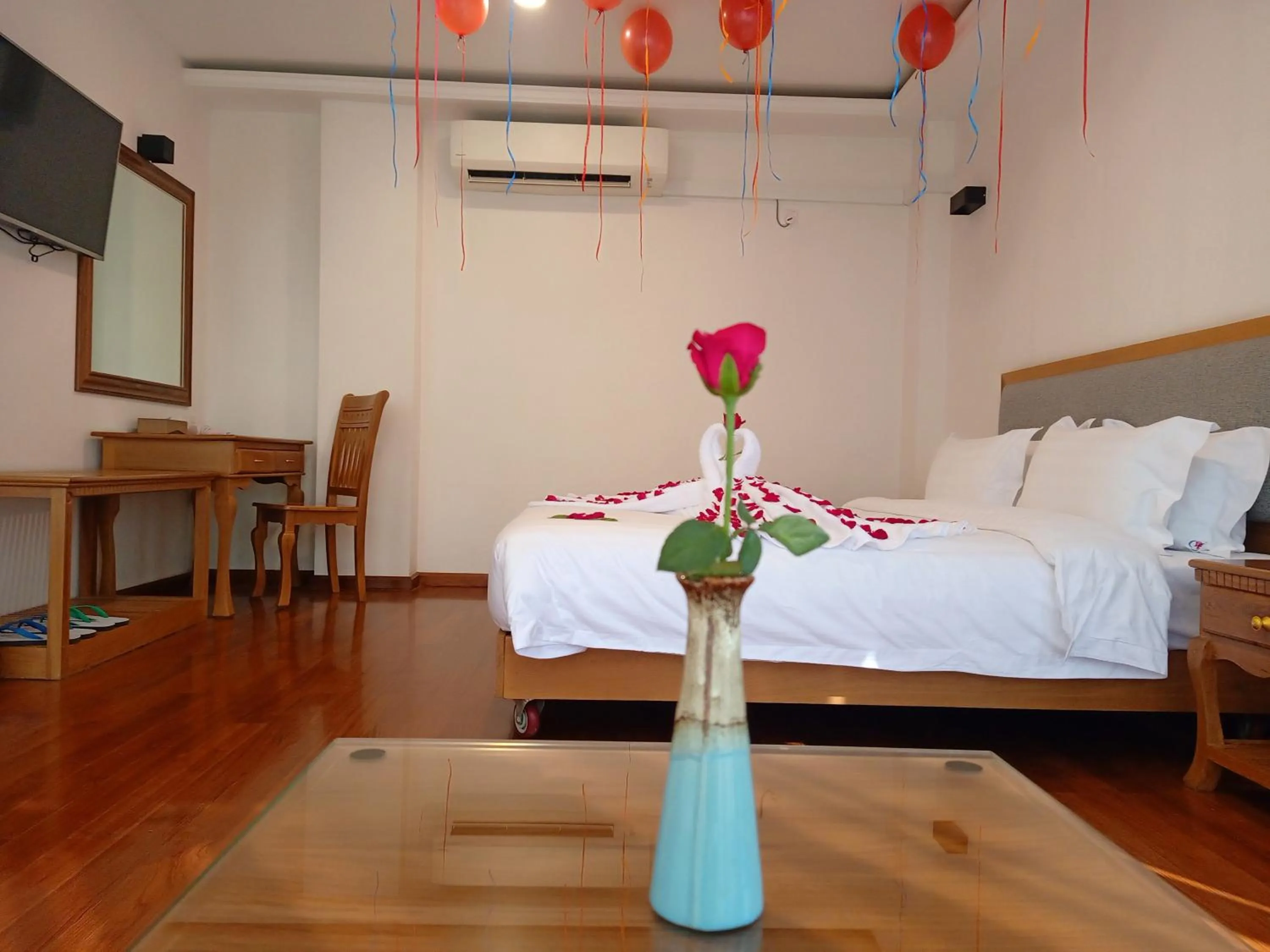 Bed in Dragon Phoenix Hotel