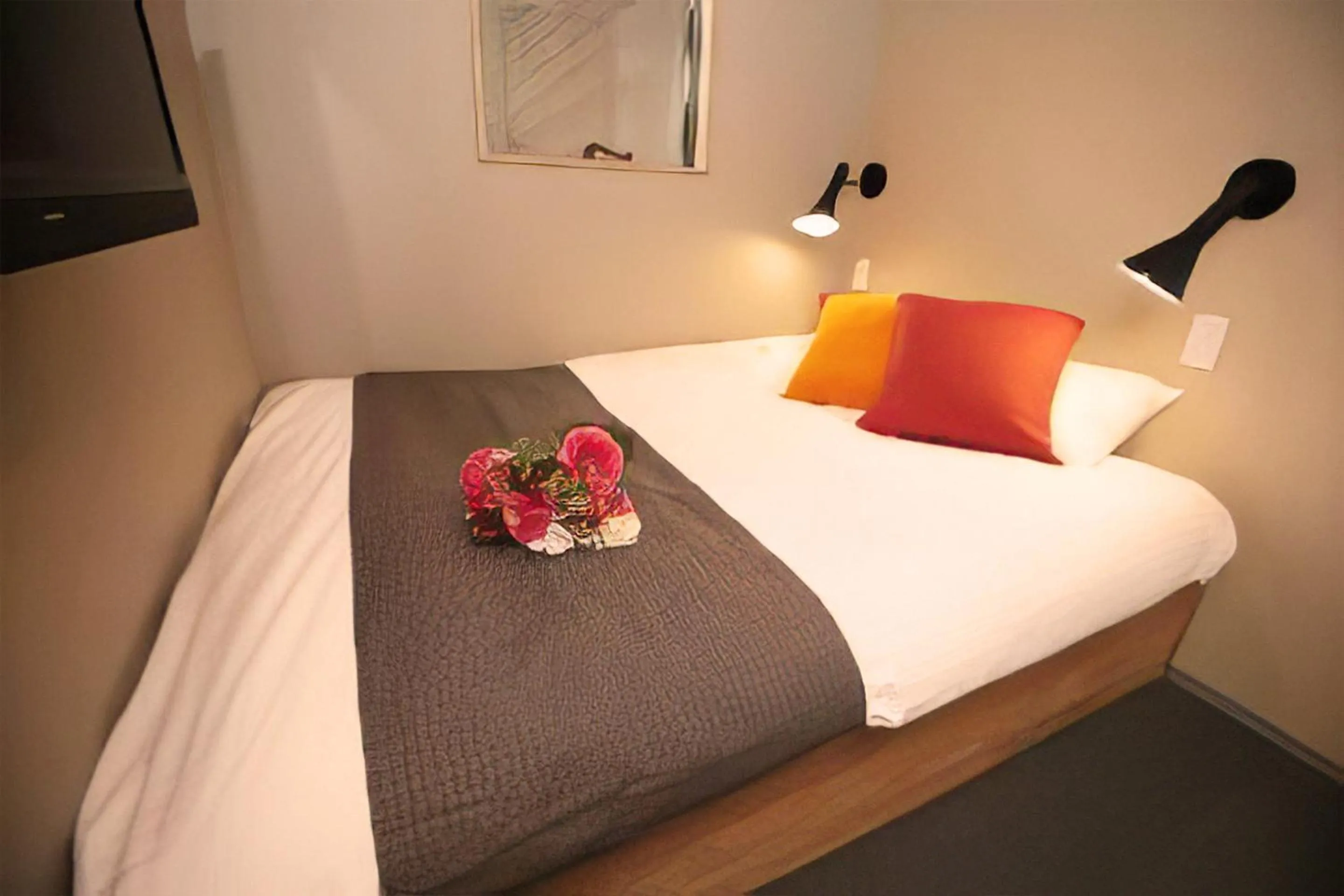 Bed in boxi Hakata 2