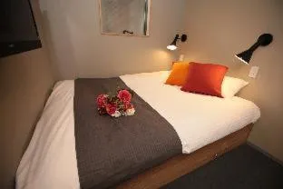 Bed in boxi Hakata 2