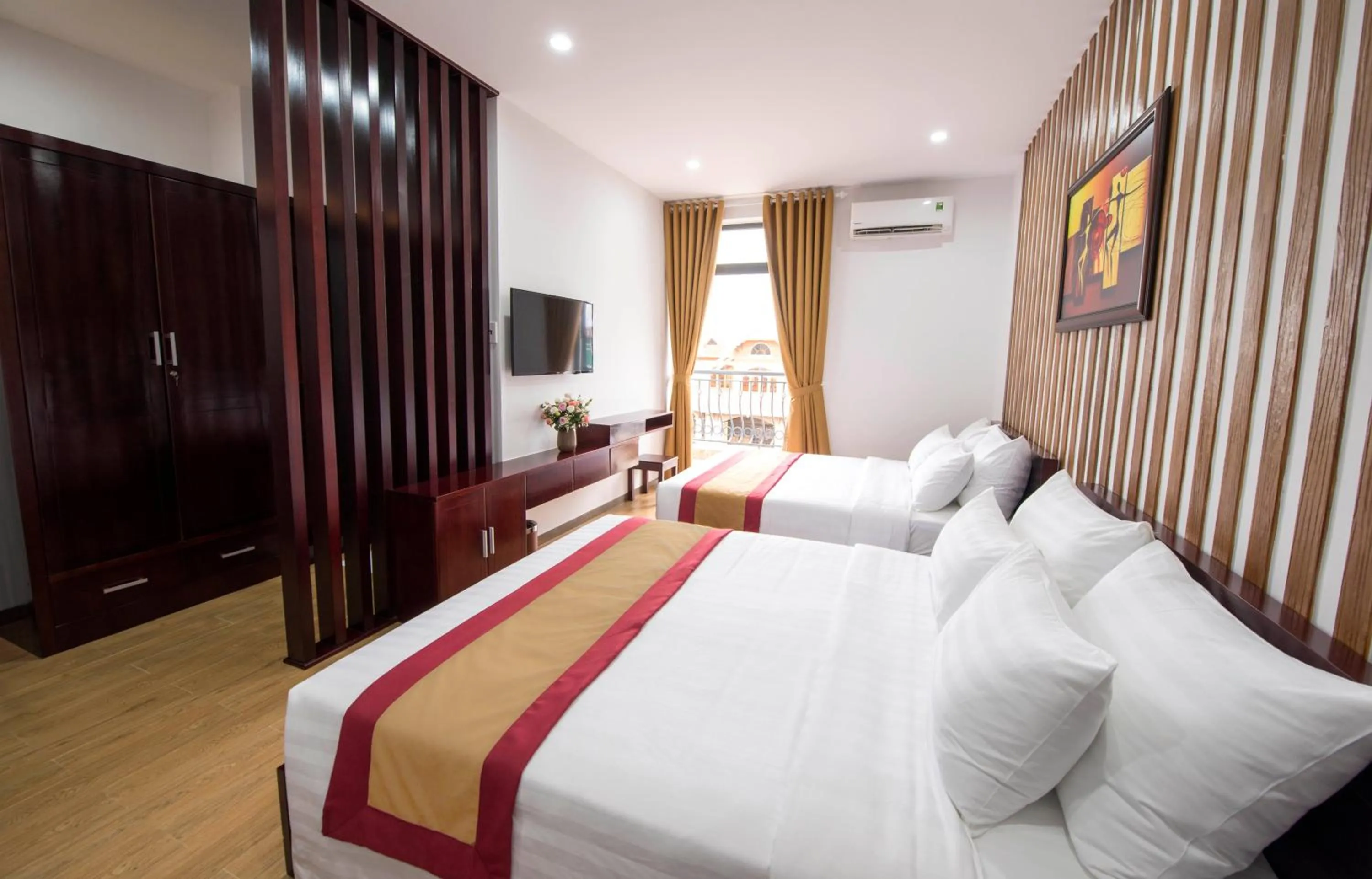 Staff, Bed in Dac Tin Luxury Hotel