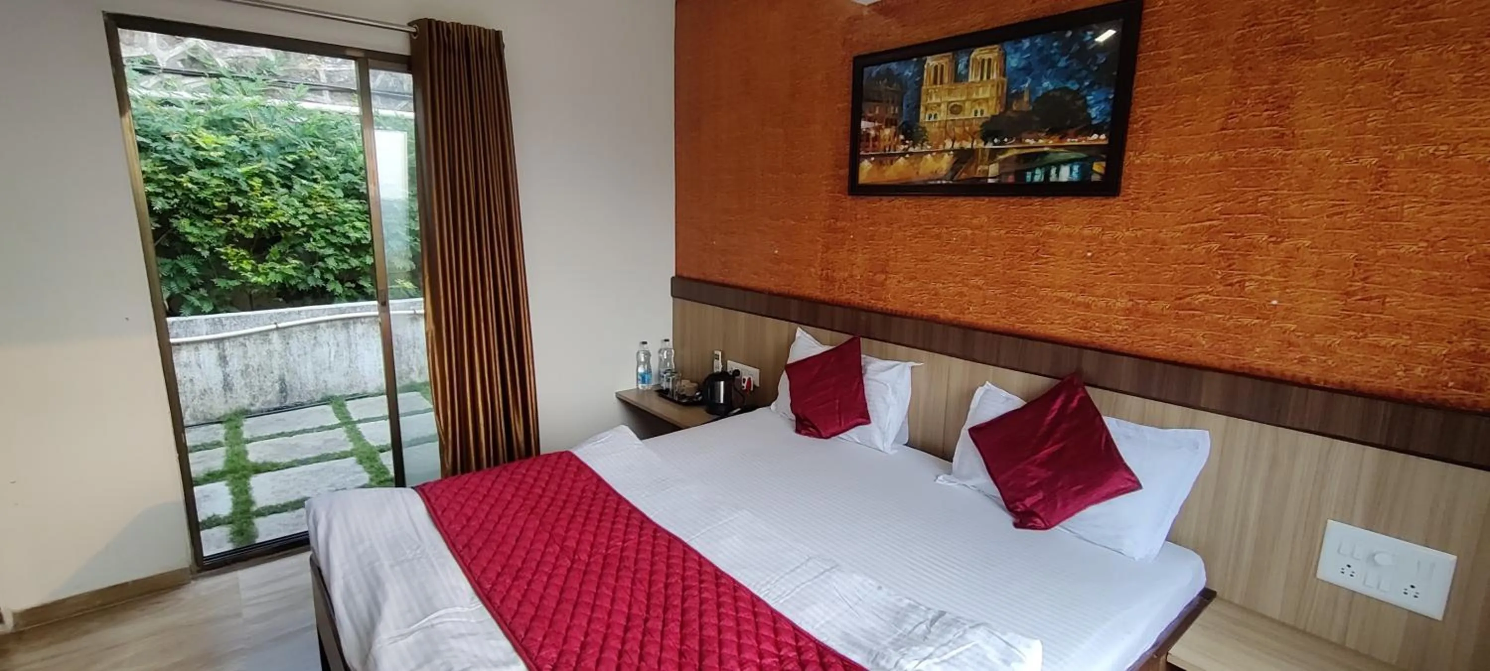 Bed in Green Velvet Resort-Near Pawna Lake