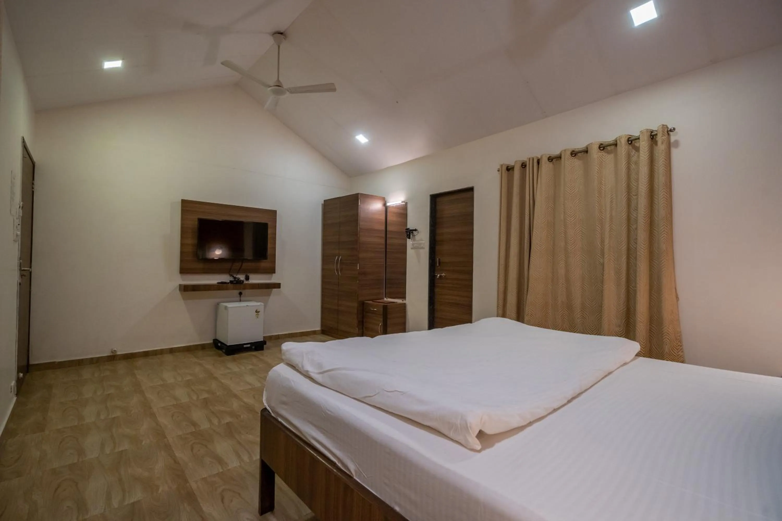 Bed in Green Velvet Resort-Near Pawna Lake