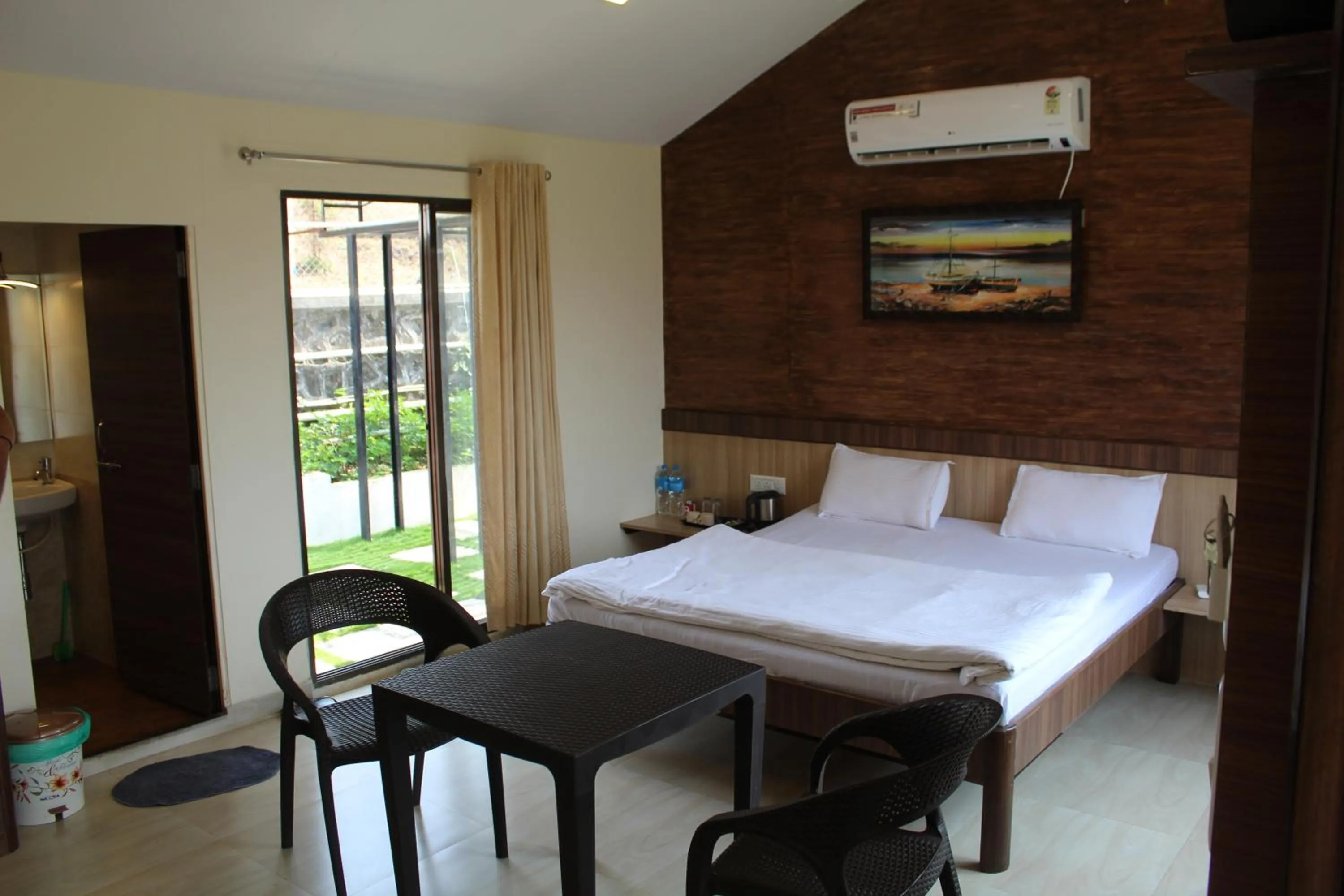 Bed in Green Velvet Resort-Near Pawna Lake