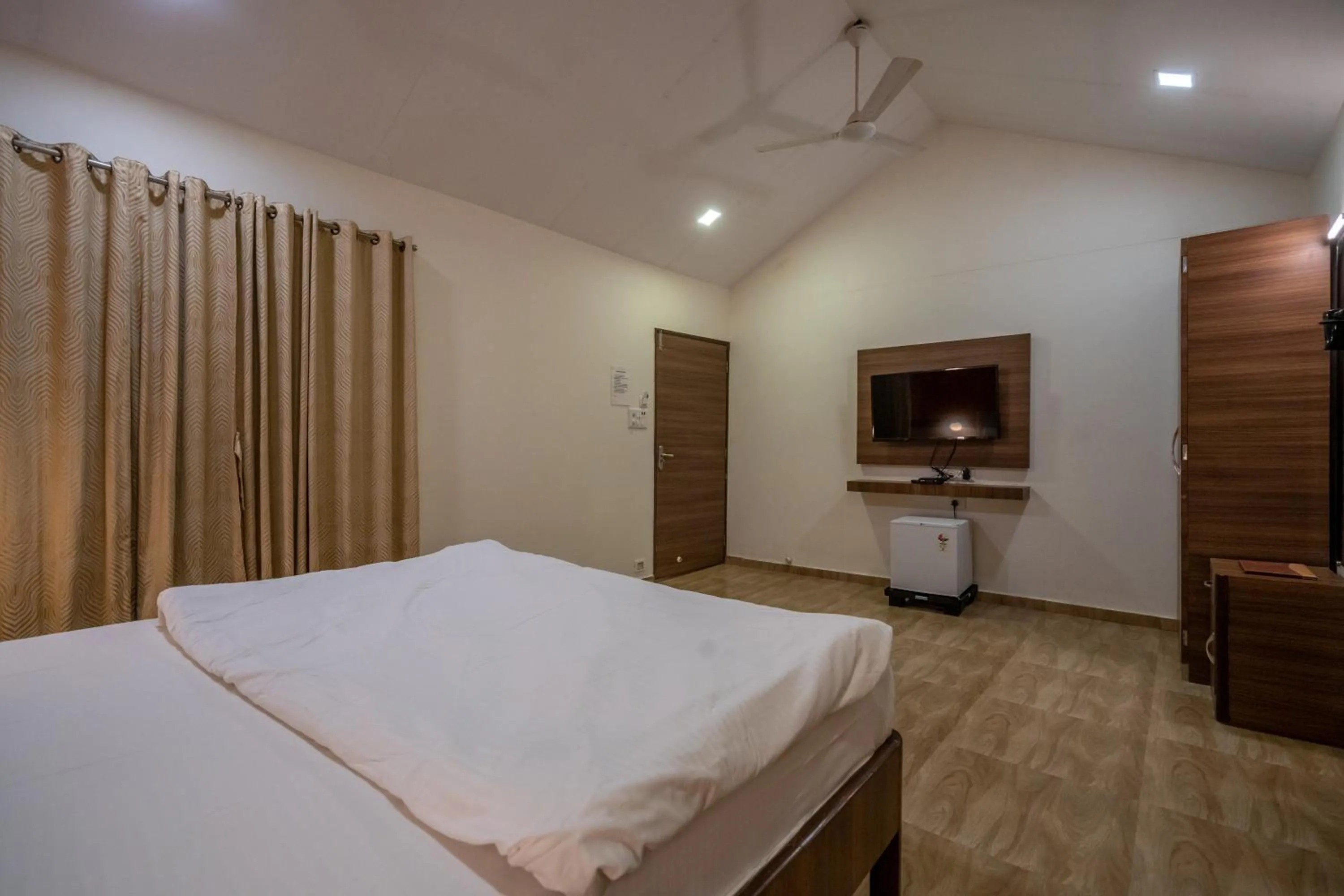 Bed in Green Velvet Resort-Near Pawna Lake