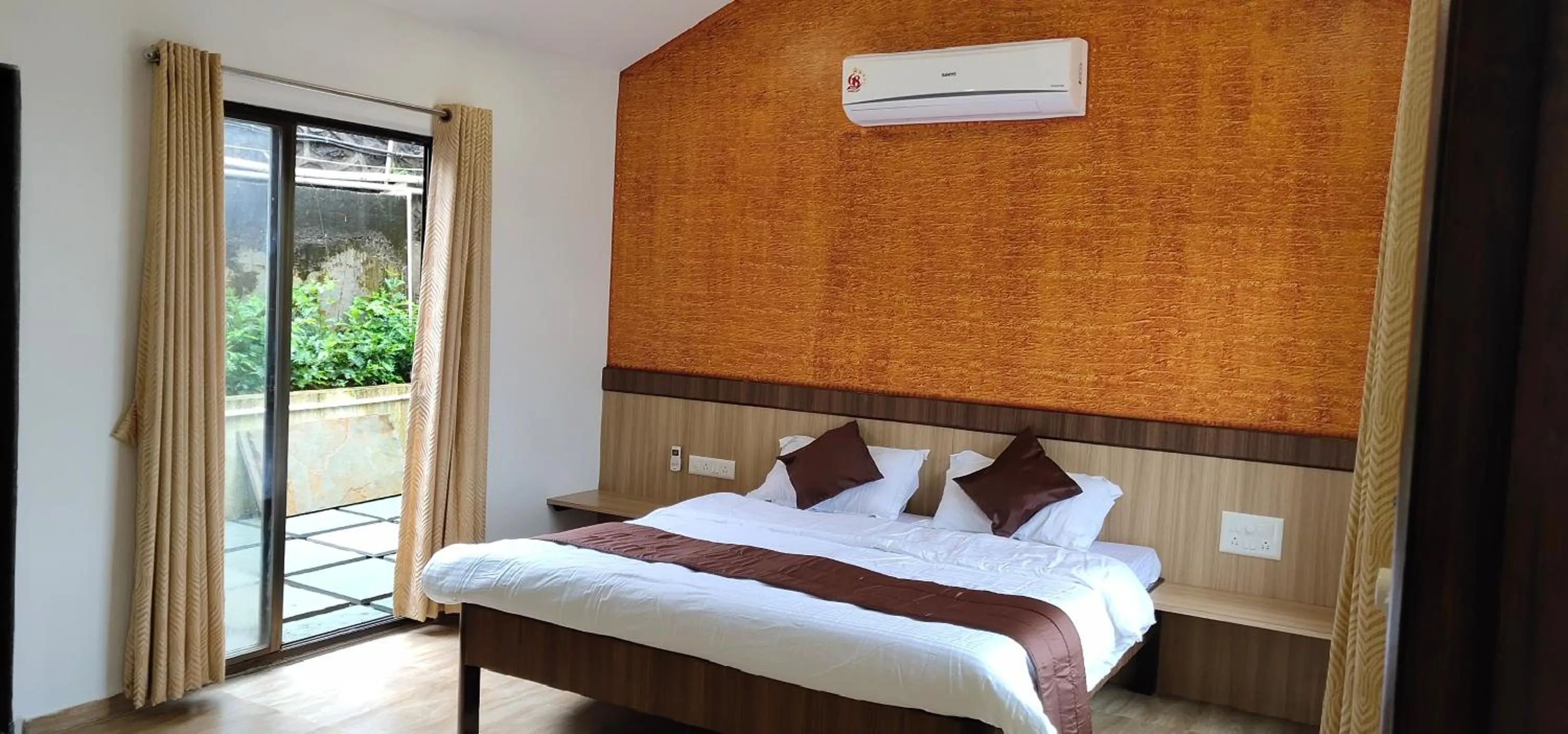 Bed in Green Velvet Resort-Near Pawna Lake