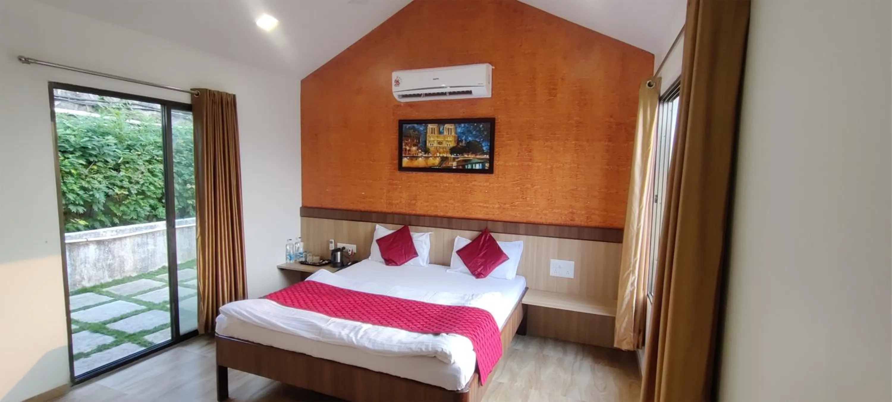 Bed in Green Velvet Resort-Near Pawna Lake