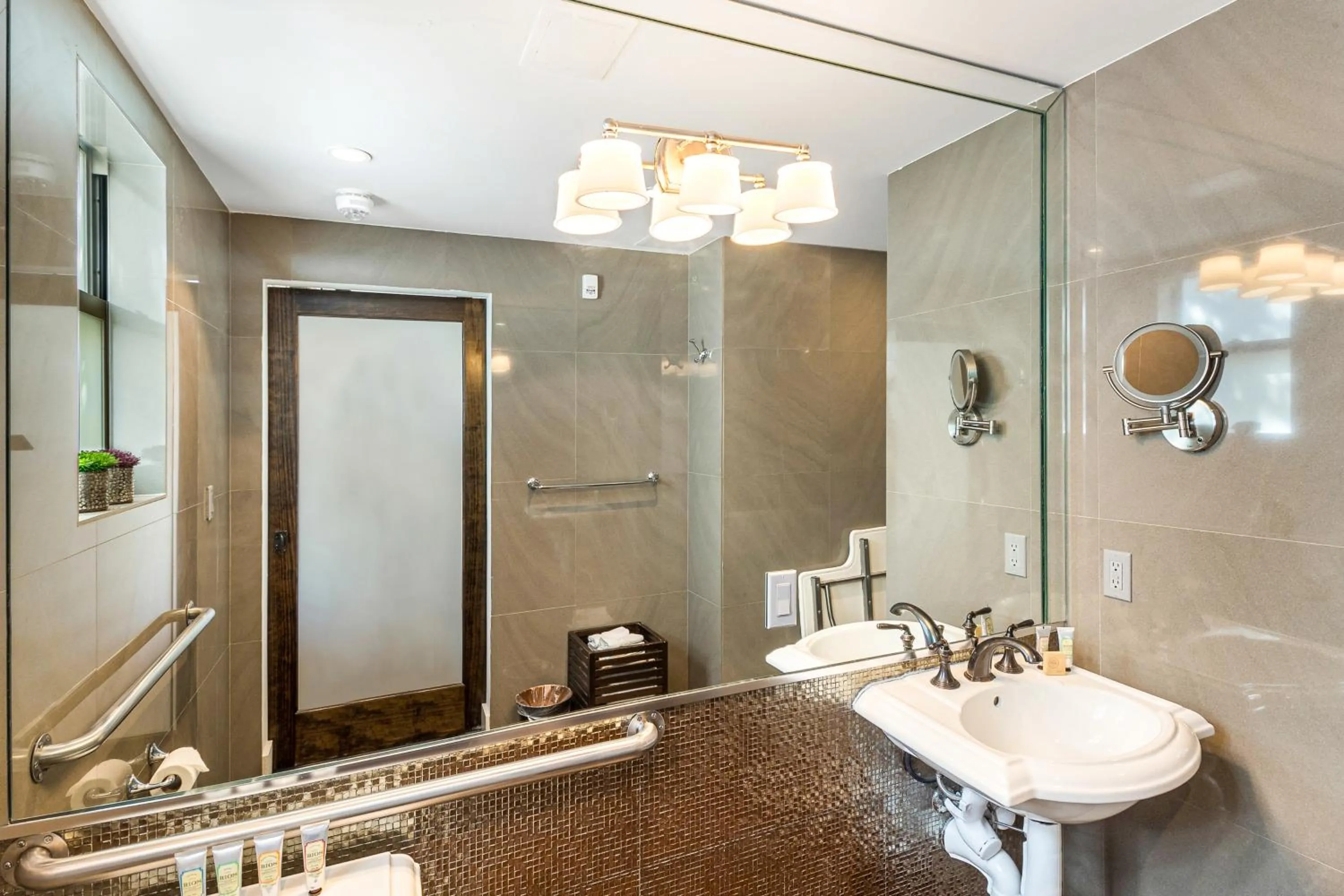 Bathroom in Cavalier South Beach Hotel