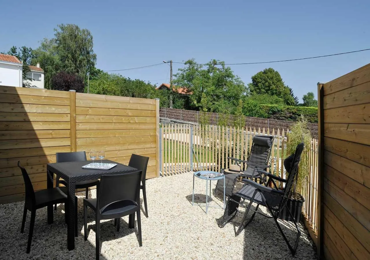 Patio in CLOS DES THERMES A JONZAC