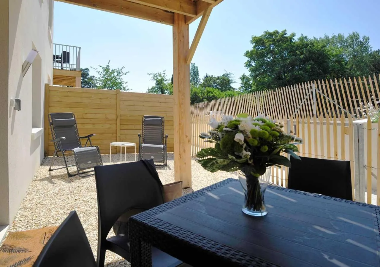 Patio in CLOS DES THERMES A JONZAC