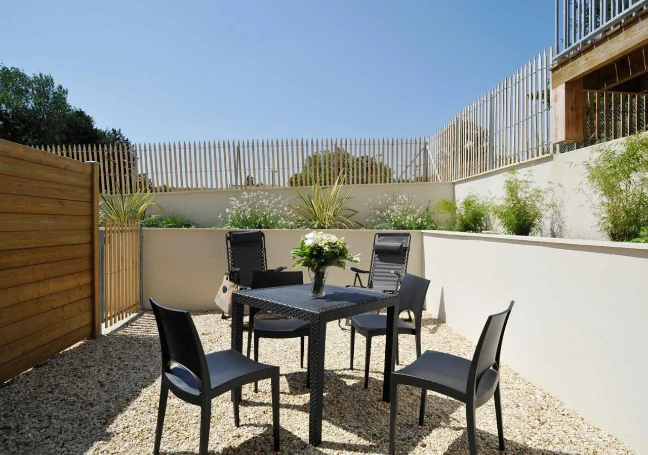 Patio in CLOS DES THERMES A JONZAC