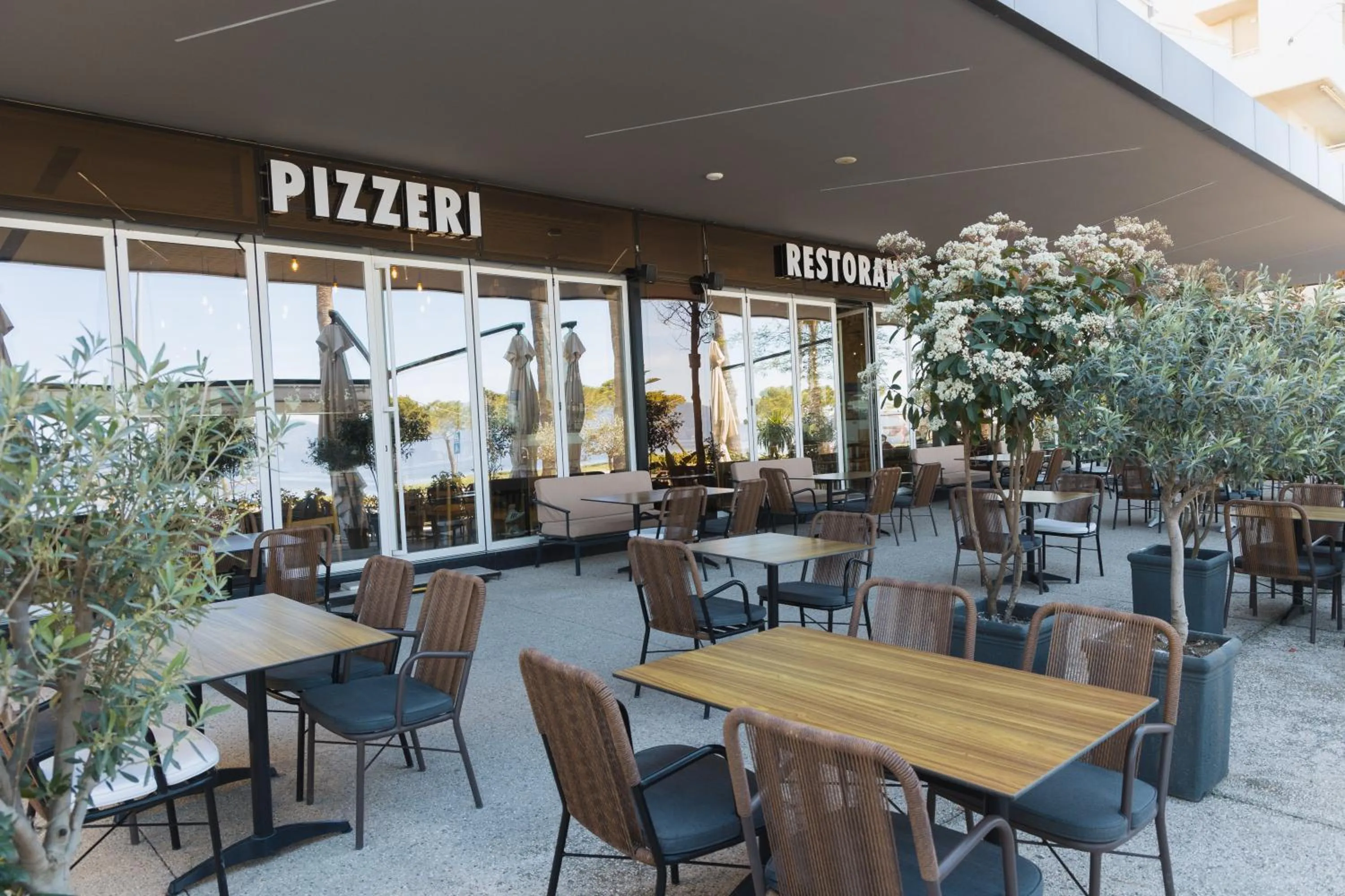 Restaurant/places to eat in DUKA Hotel