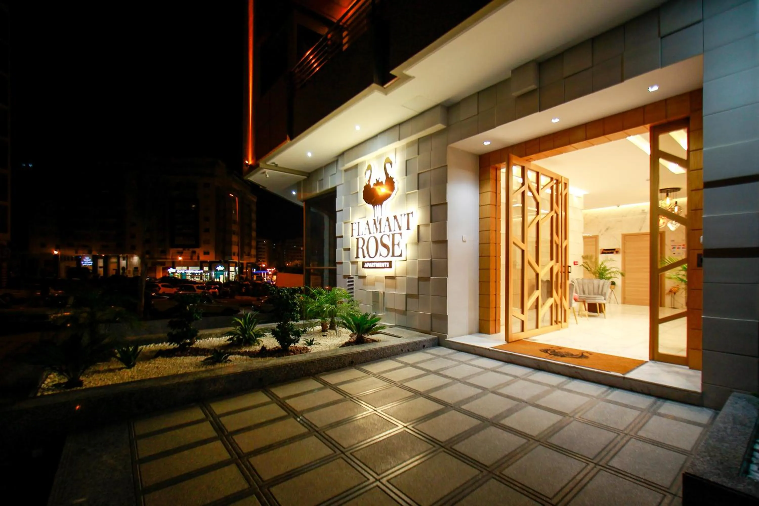 Night in Flamant Rose Appart Hotel