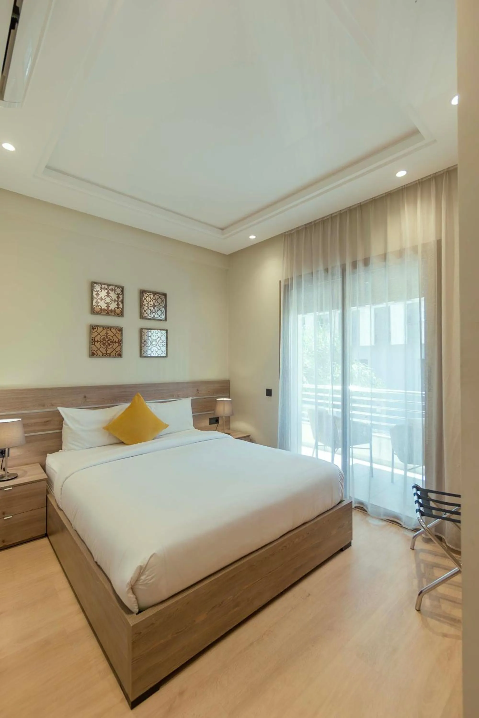 Property building, Bed in Flamant Rose Appart Hotel