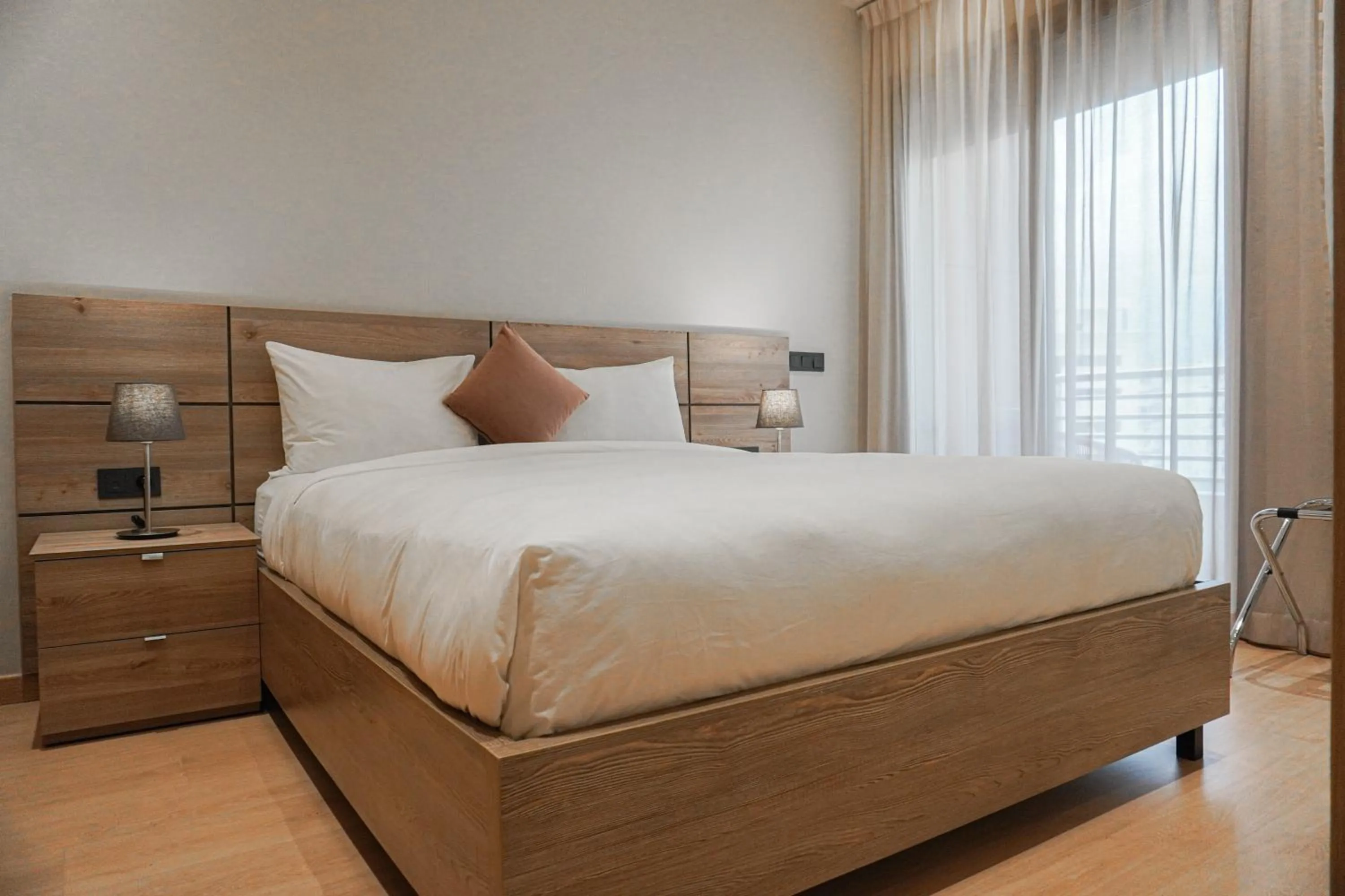 Property building, Bed in Flamant Rose Appart Hotel