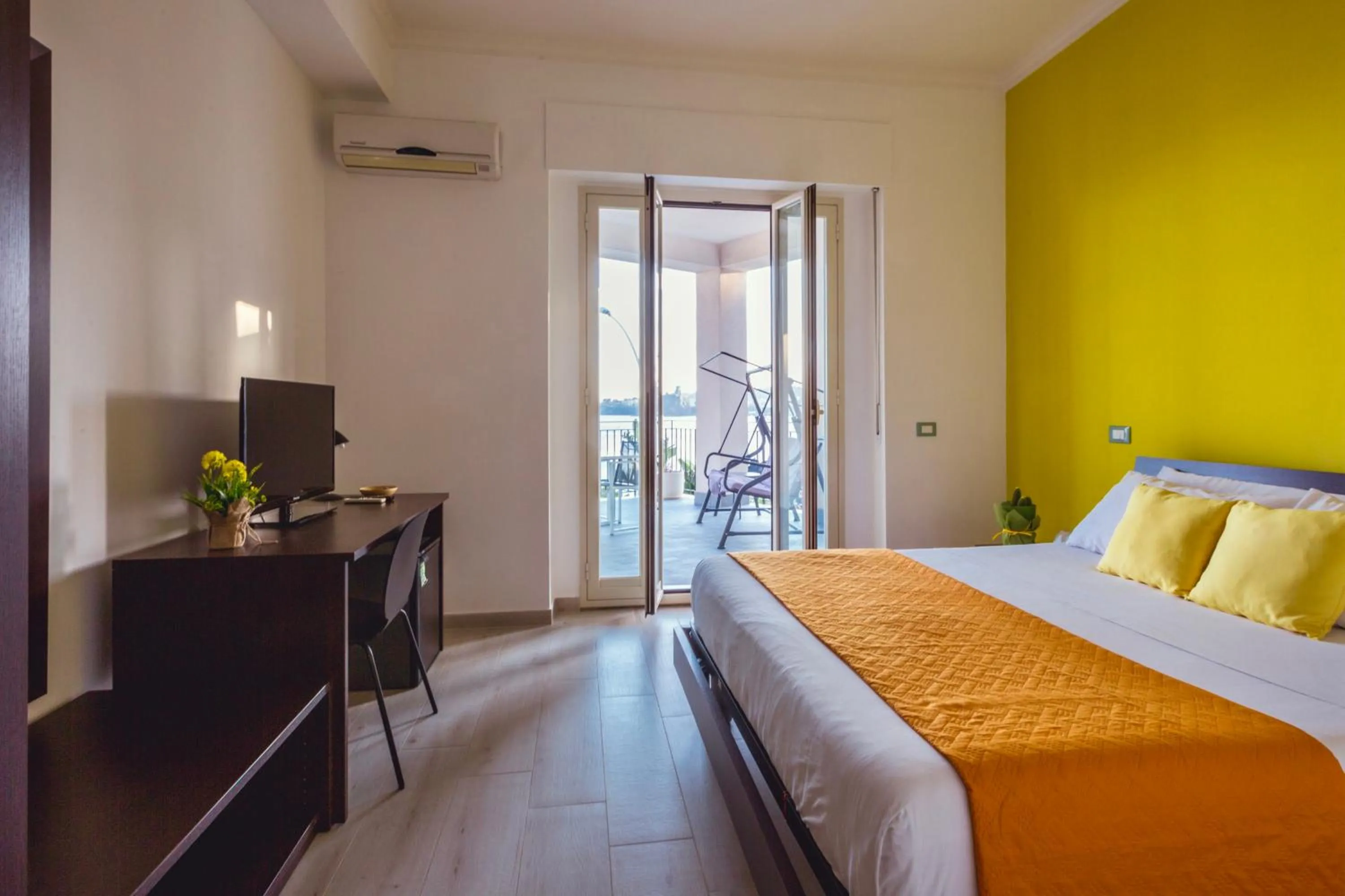 Bedroom, Bed in Oasis