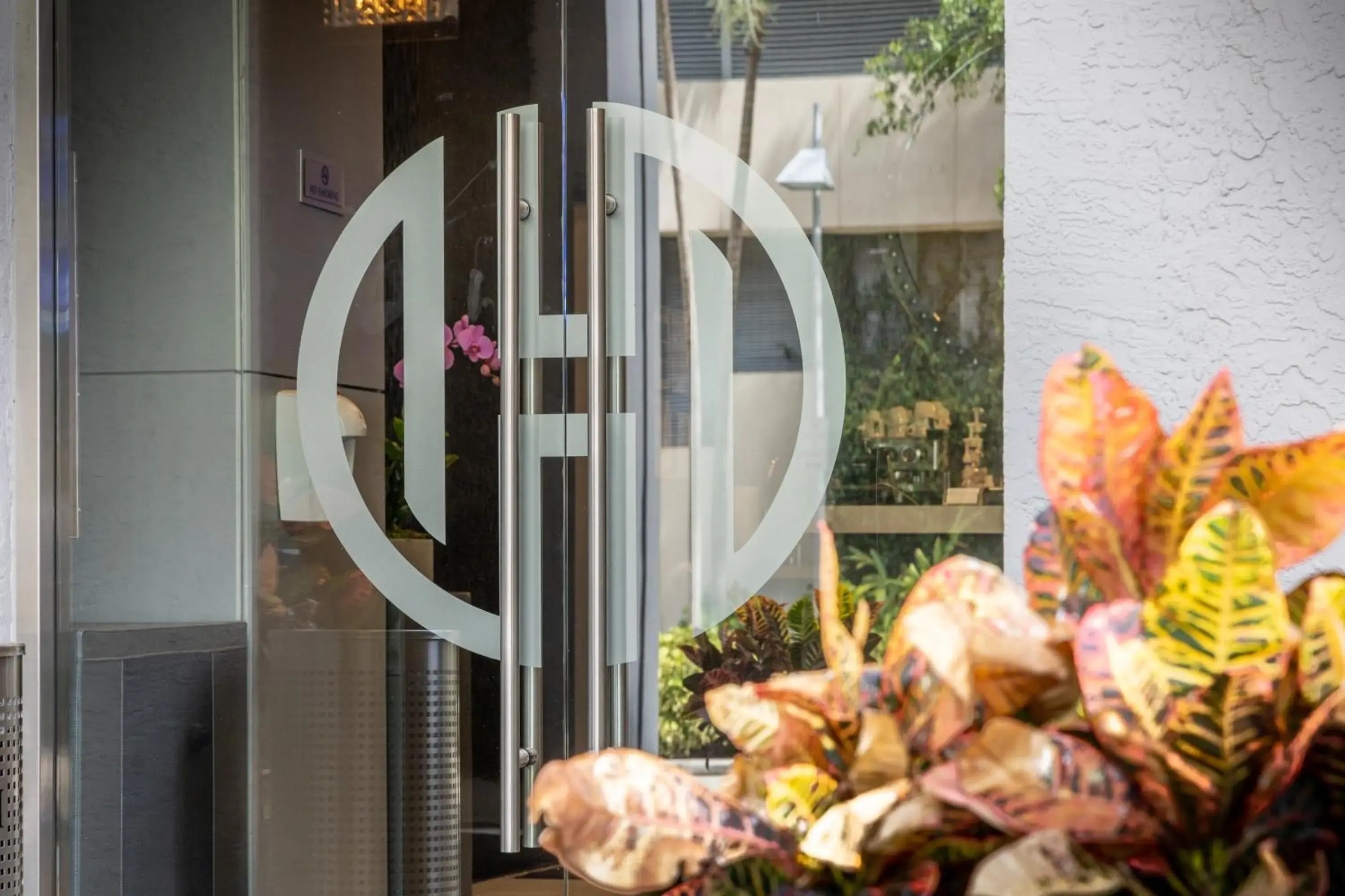 Facade/entrance in Fortune House Hotel Suites Facade/entrance in Fortune House Hotel Suites