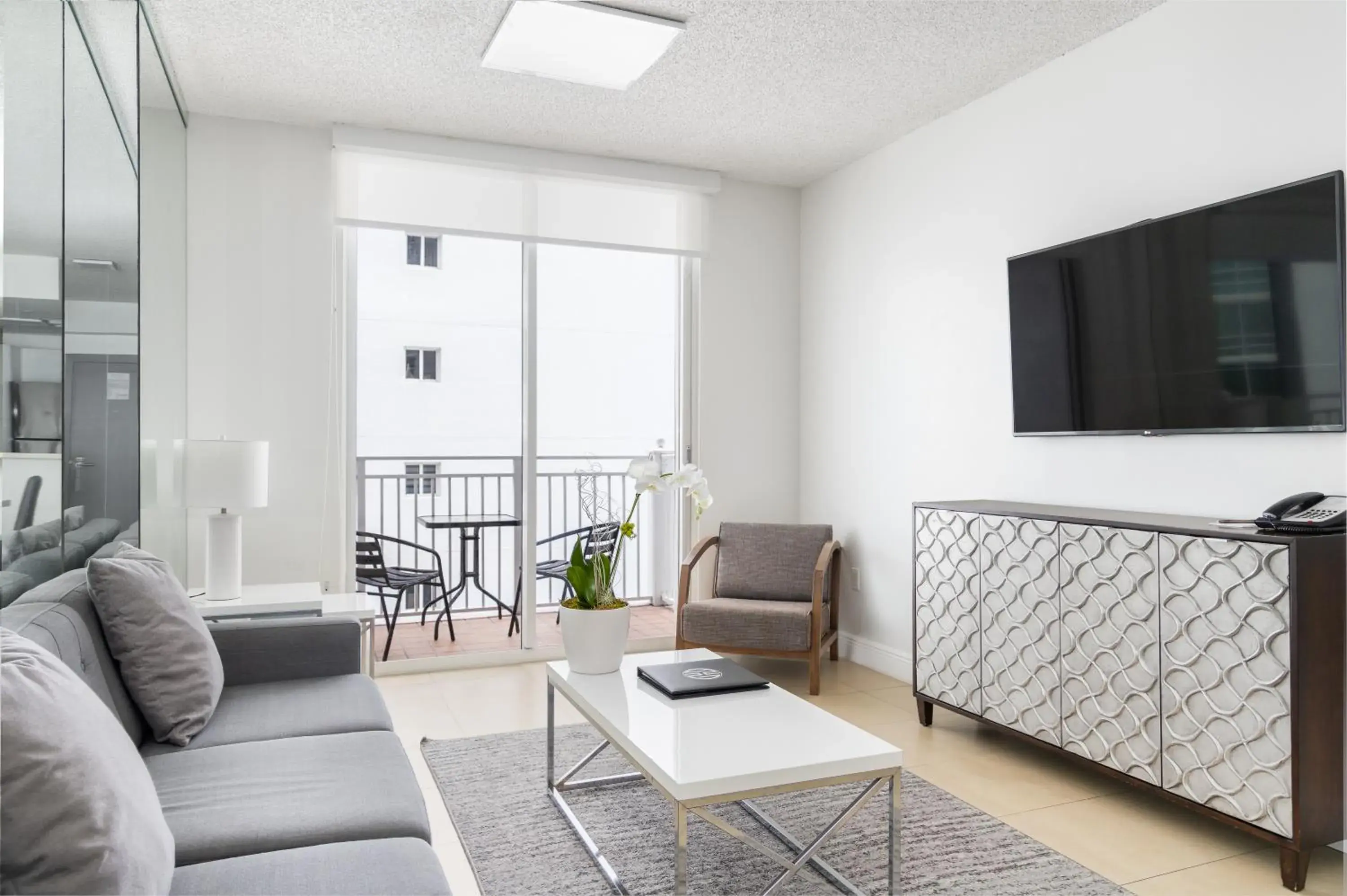 Standard One Bedroom Suite with Balcony in Fortune House Hotel Suites Standard One Bedroom Suite with Balcony in Fortune House Hotel Suites