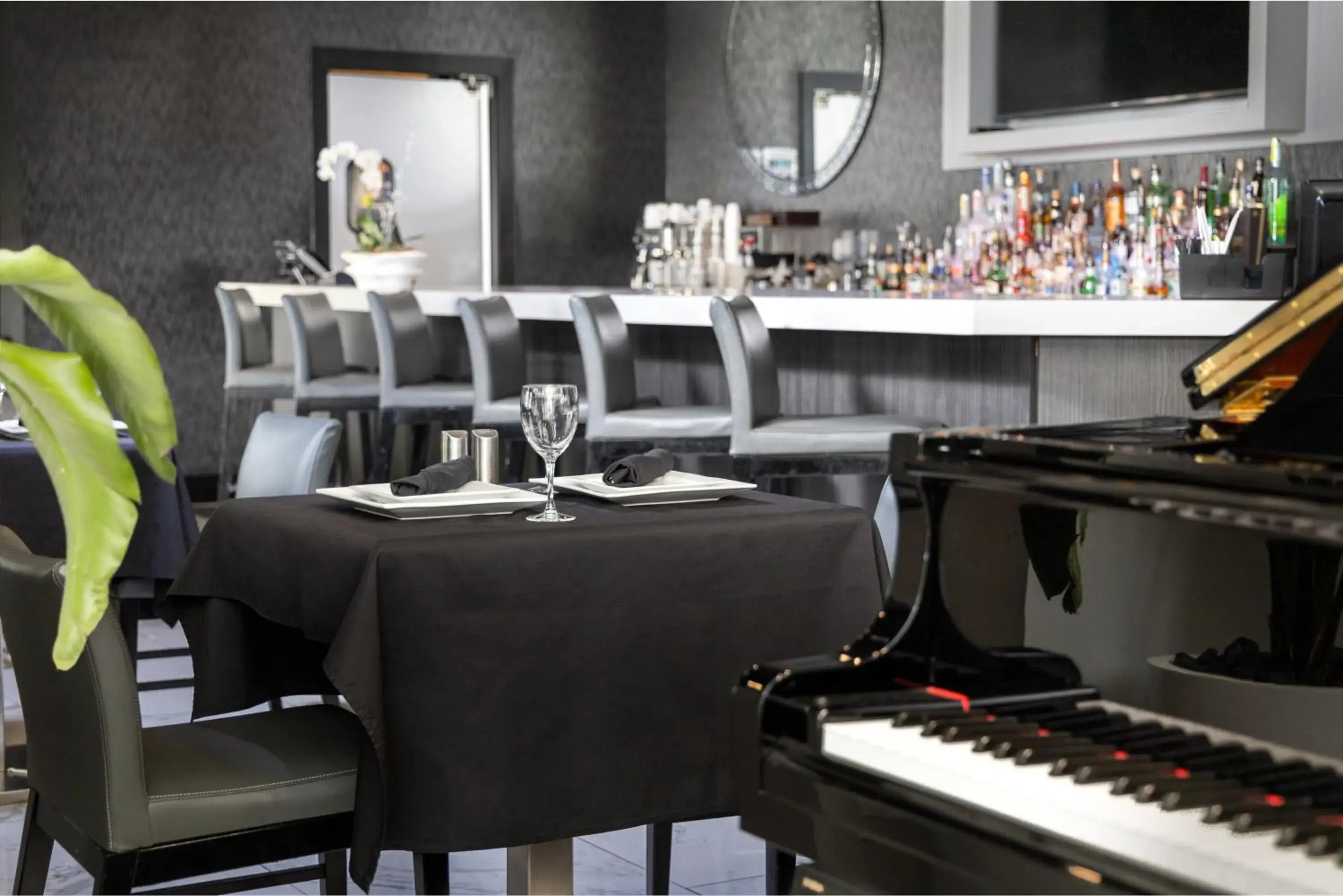 Restaurant/places to eat in Fortune House Hotel Suites Restaurant/places to eat in Fortune House Hotel Suites