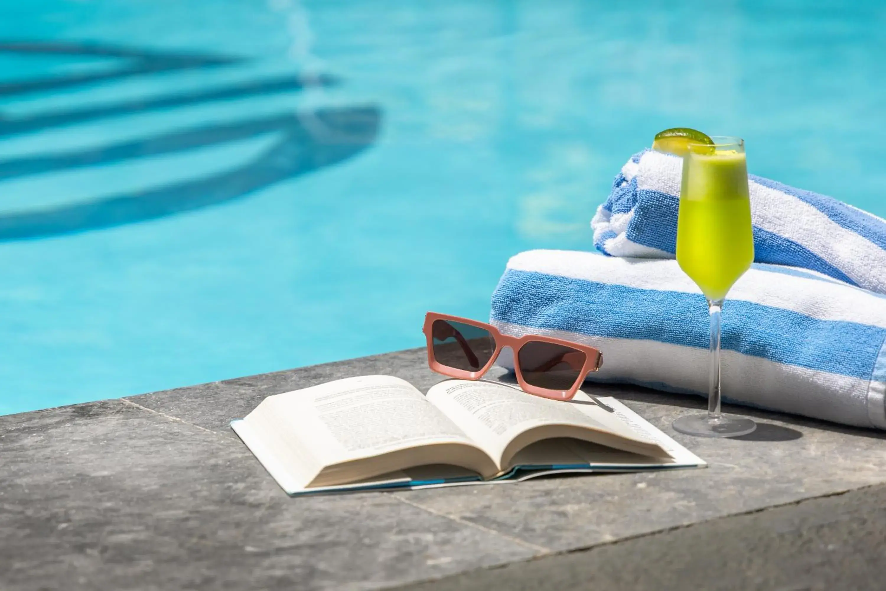 Swimming pool in Fortune House Hotel Suites Swimming pool in Fortune House Hotel Suites