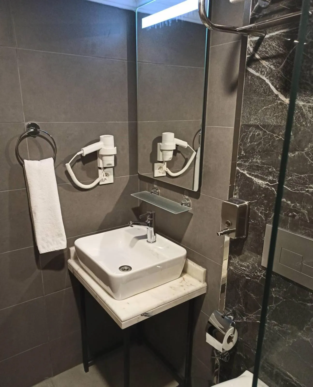 Bathroom in Cadde Suite Bakırköy