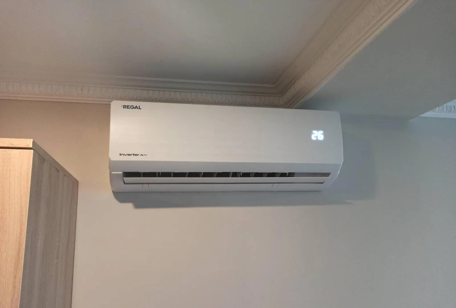 Communal lounge/ TV room in Cadde Suite Bakırköy