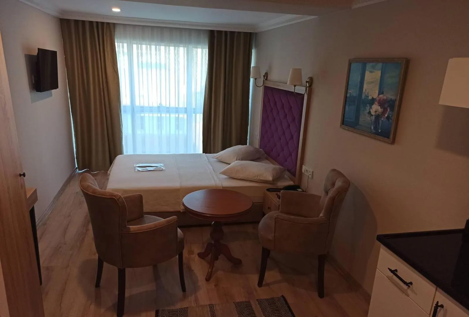 Photo of the whole room in Cadde Suite Bakırköy