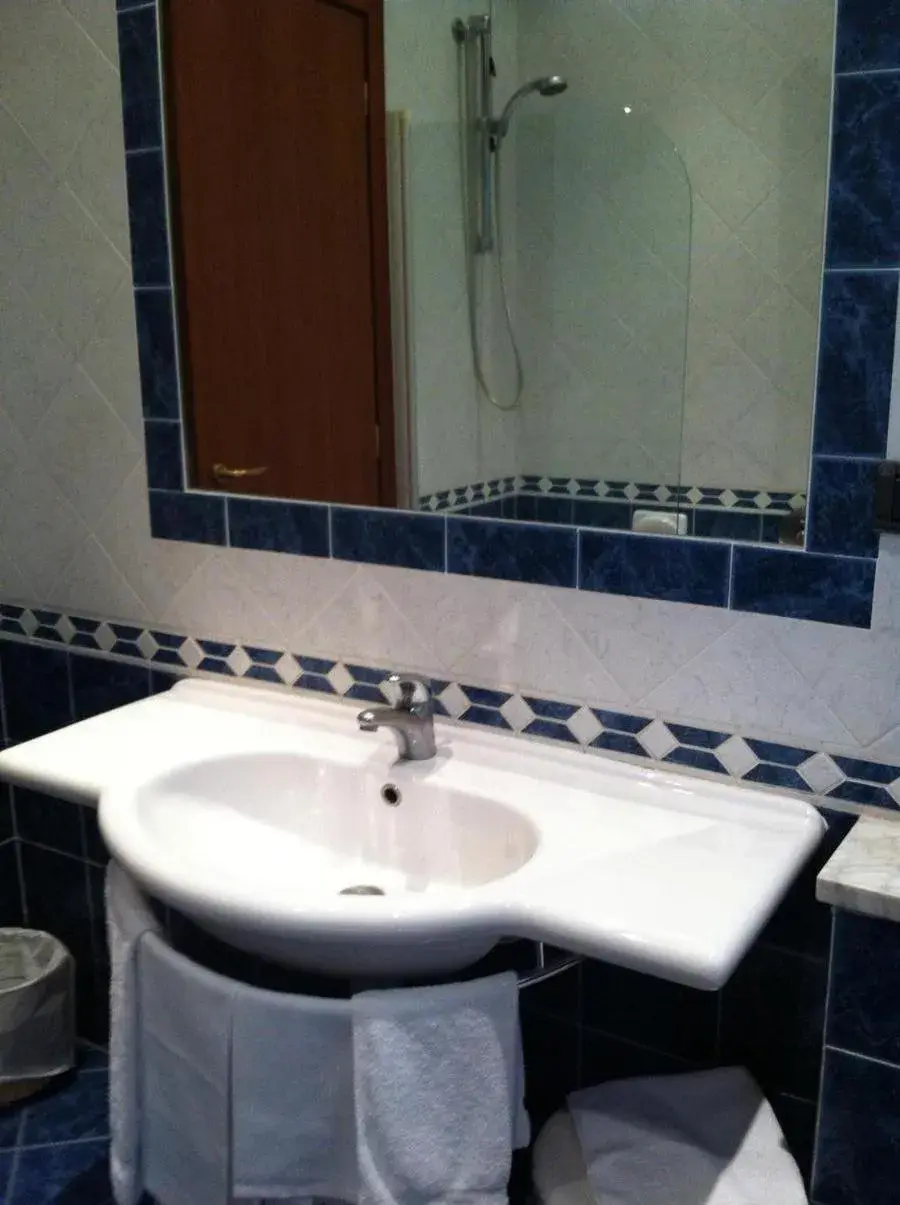 Toilet, Bathroom in Hotel il Cigno