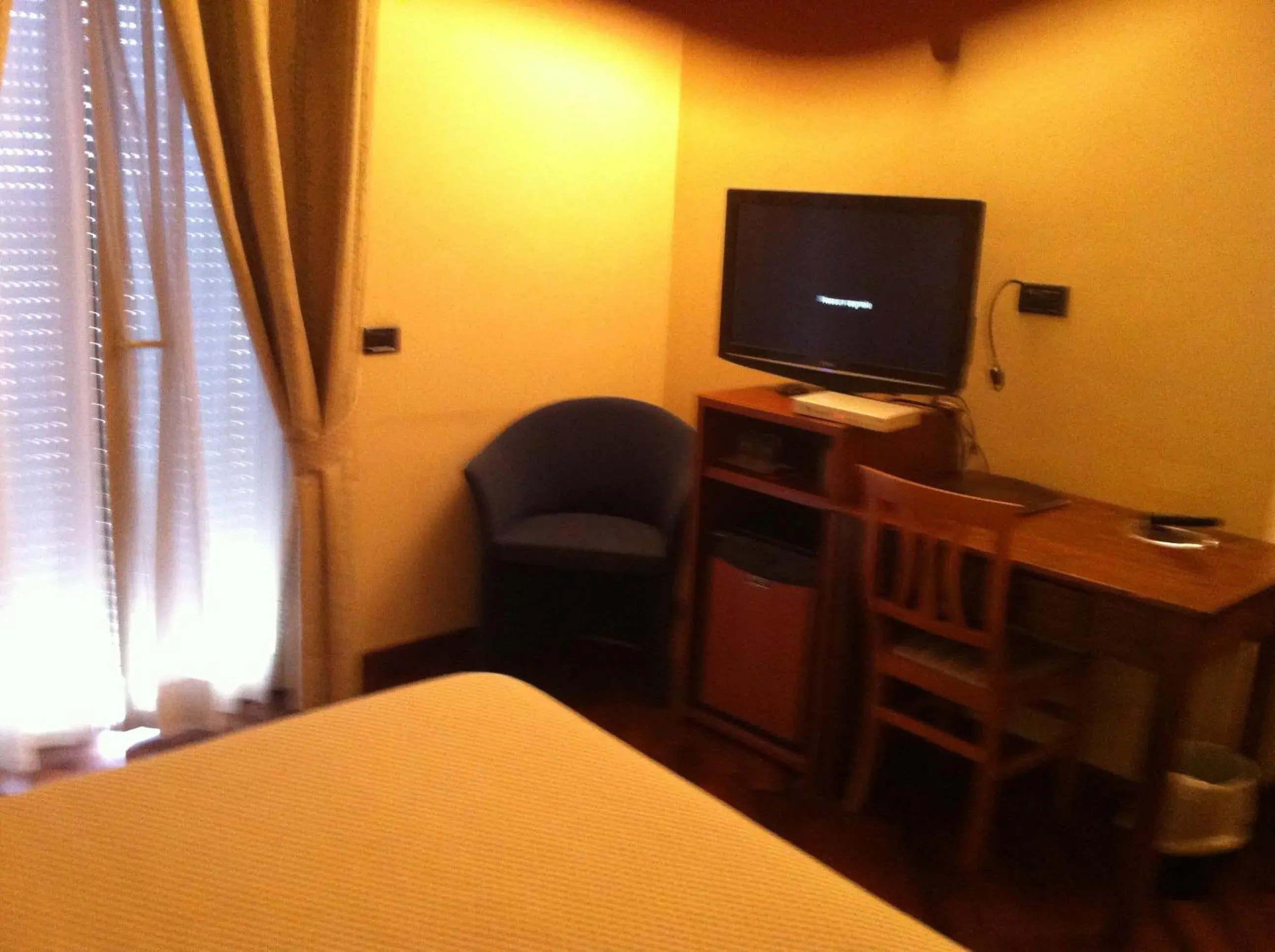 Bedroom, TV/Entertainment Center in Hotel il Cigno