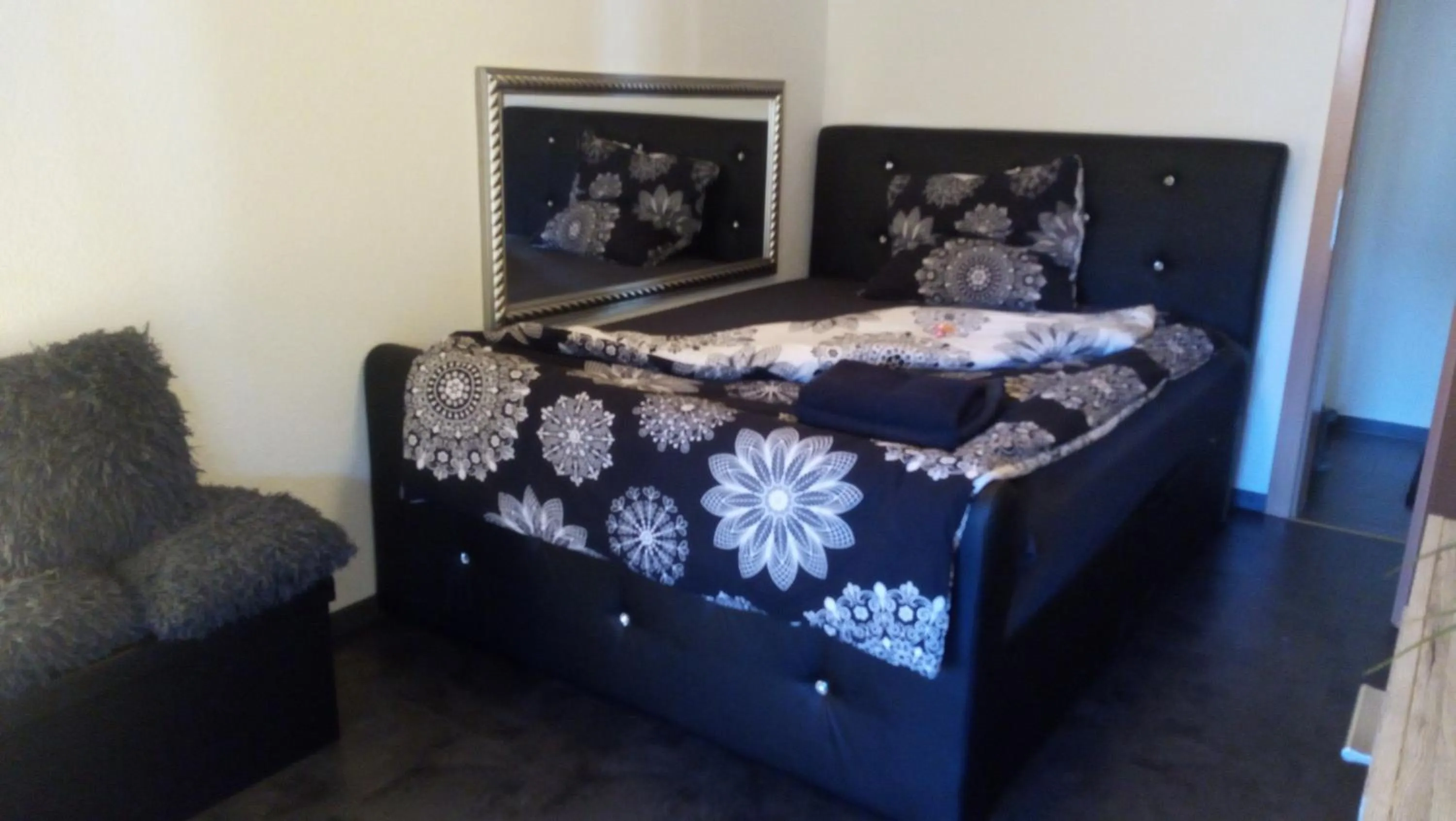 Bedroom, Bed in 3 Doppelbett Business Apartment am Bodensee