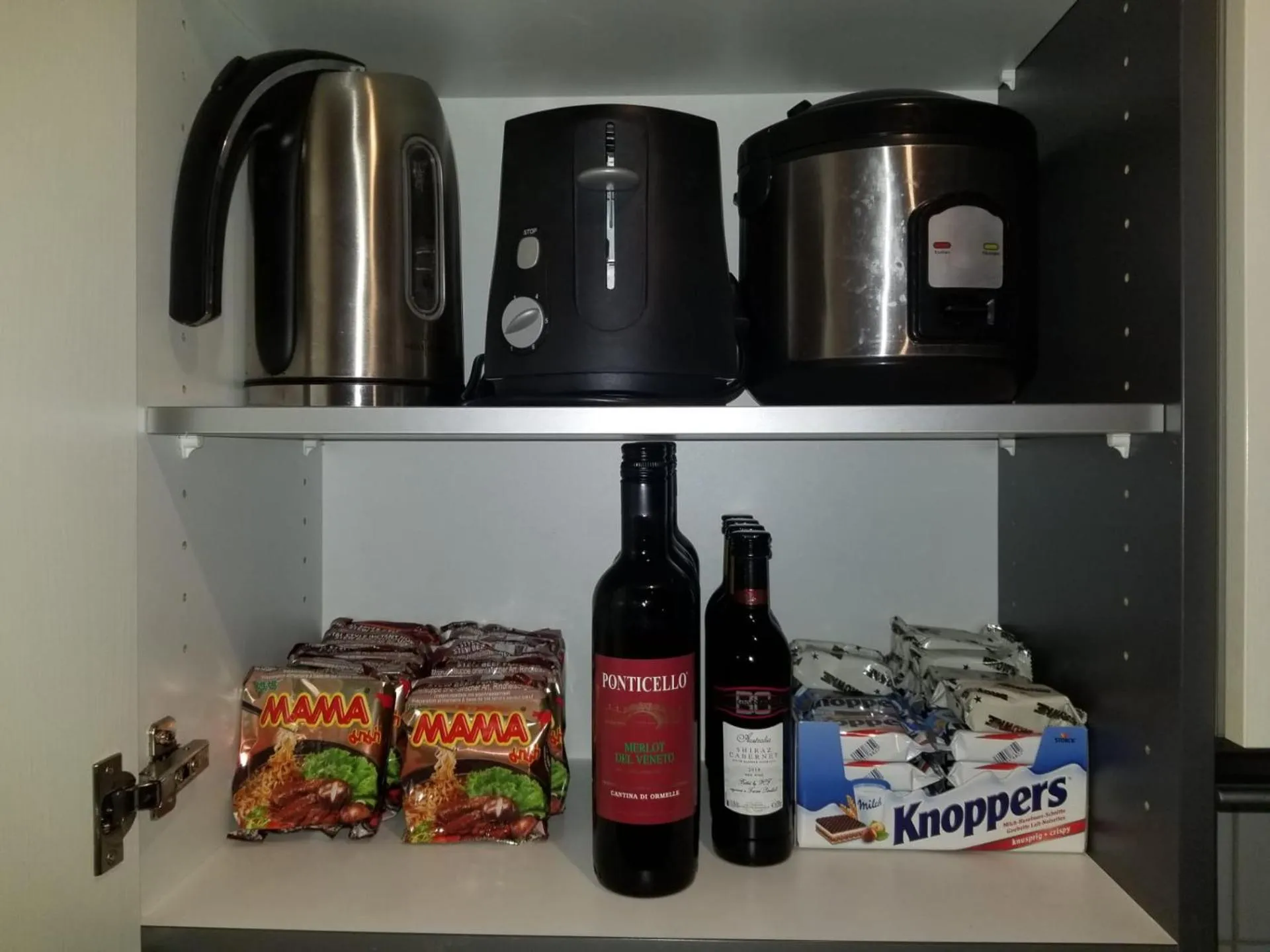 Drinks in 3 Doppelbett Business Apartment am Bodensee