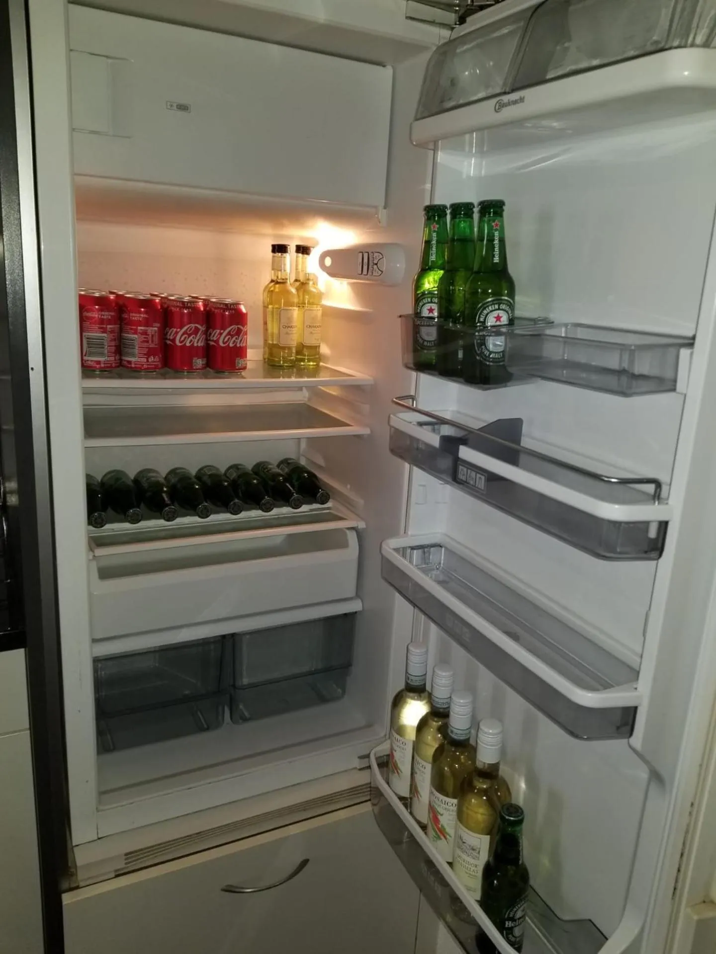 Food and drinks in 3 Doppelbett Business Apartment am Bodensee