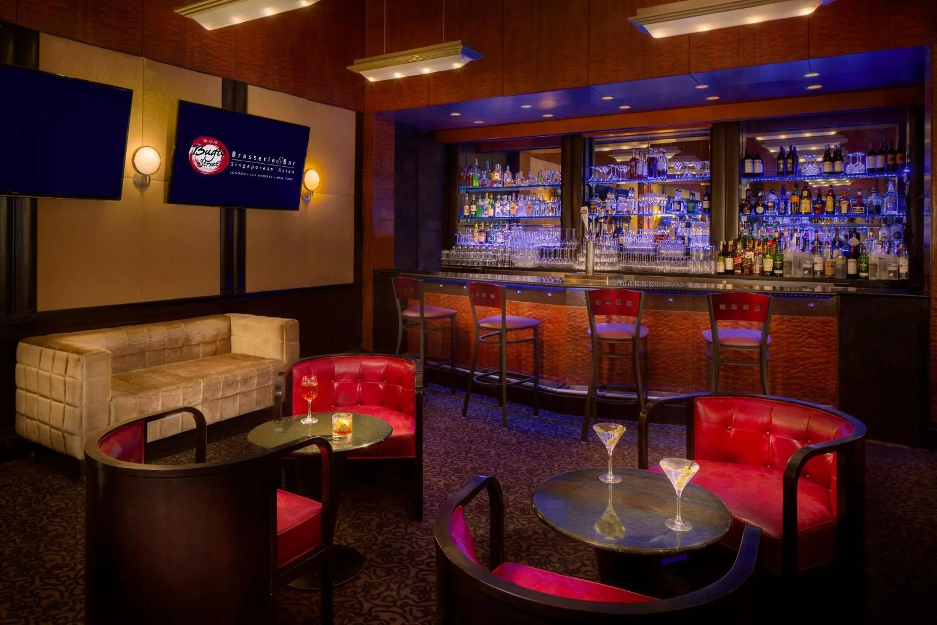Lounge or bar in Millennium Hotel Broadway Times Square Lounge or bar in Millennium Hotel Broadway Times Square