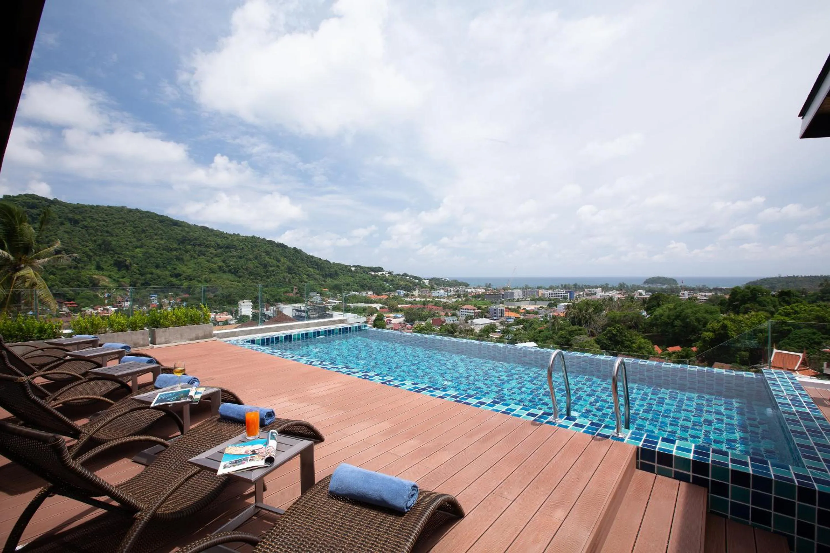 Swimming pool in Splendid Sea View Resort