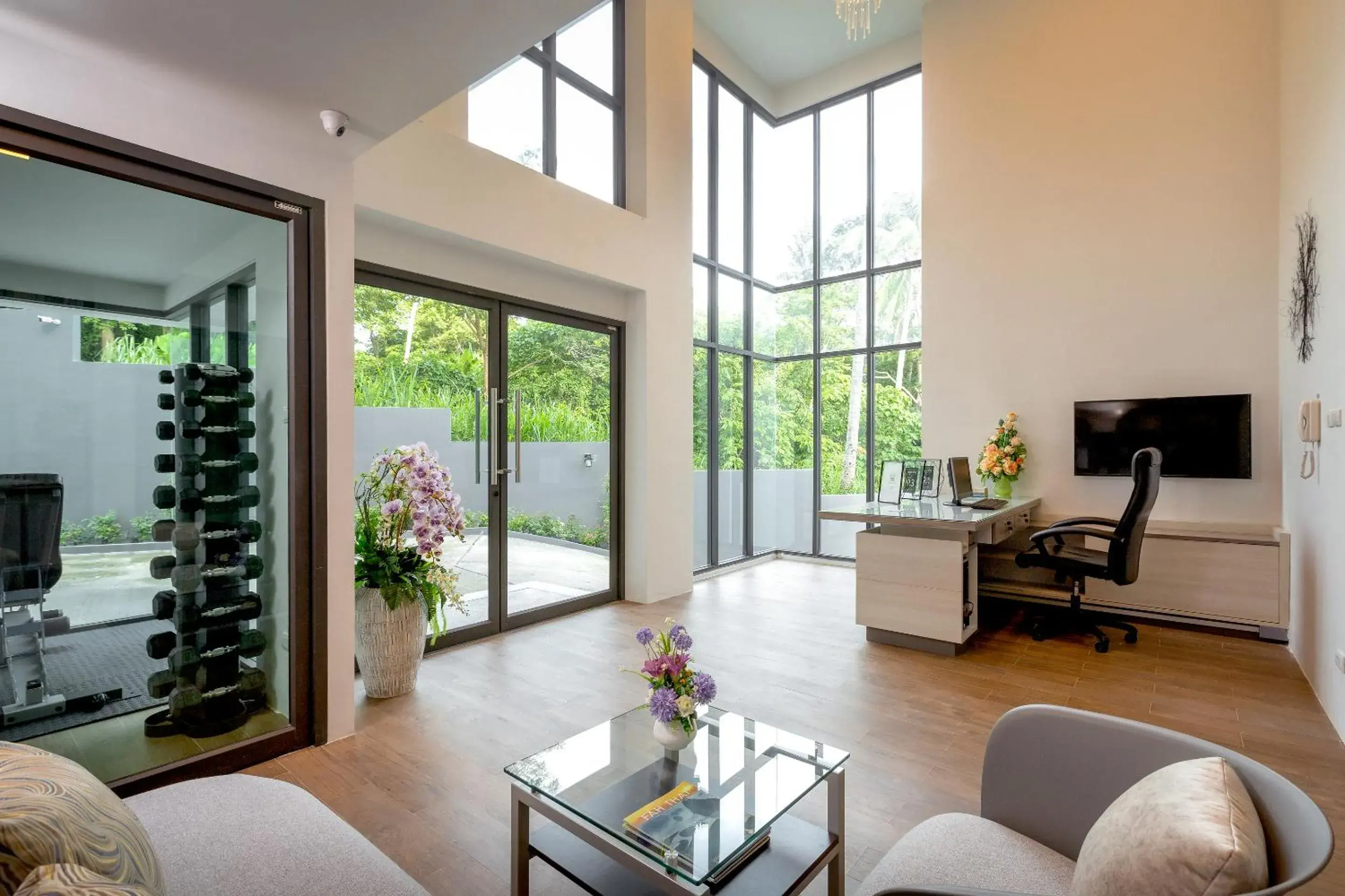 Communal lounge/ TV room in Splendid Sea View Resort Communal lounge/ TV room in Splendid Sea View Resort