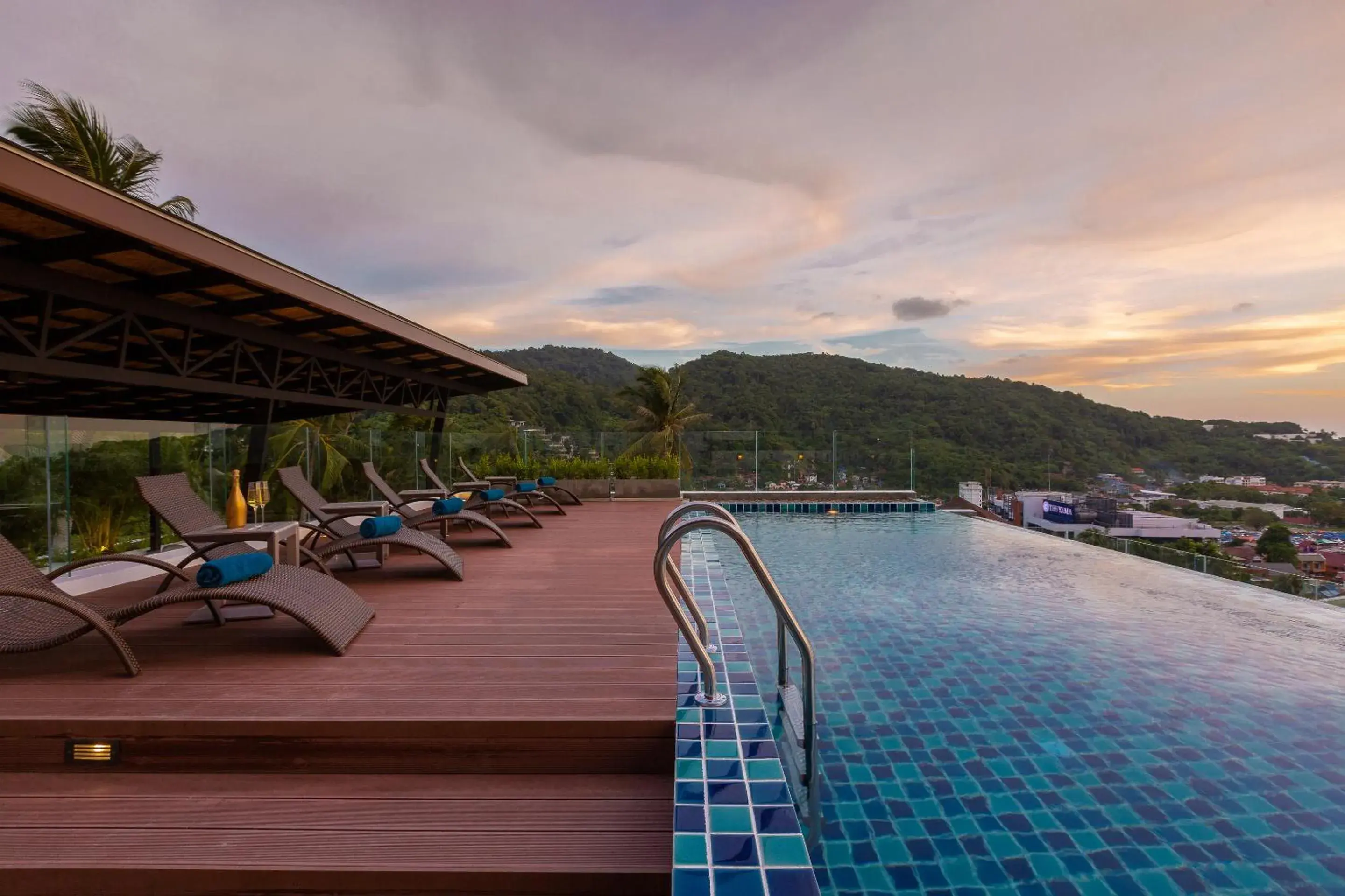 Swimming pool in Splendid Sea View Resort Swimming pool in Splendid Sea View Resort