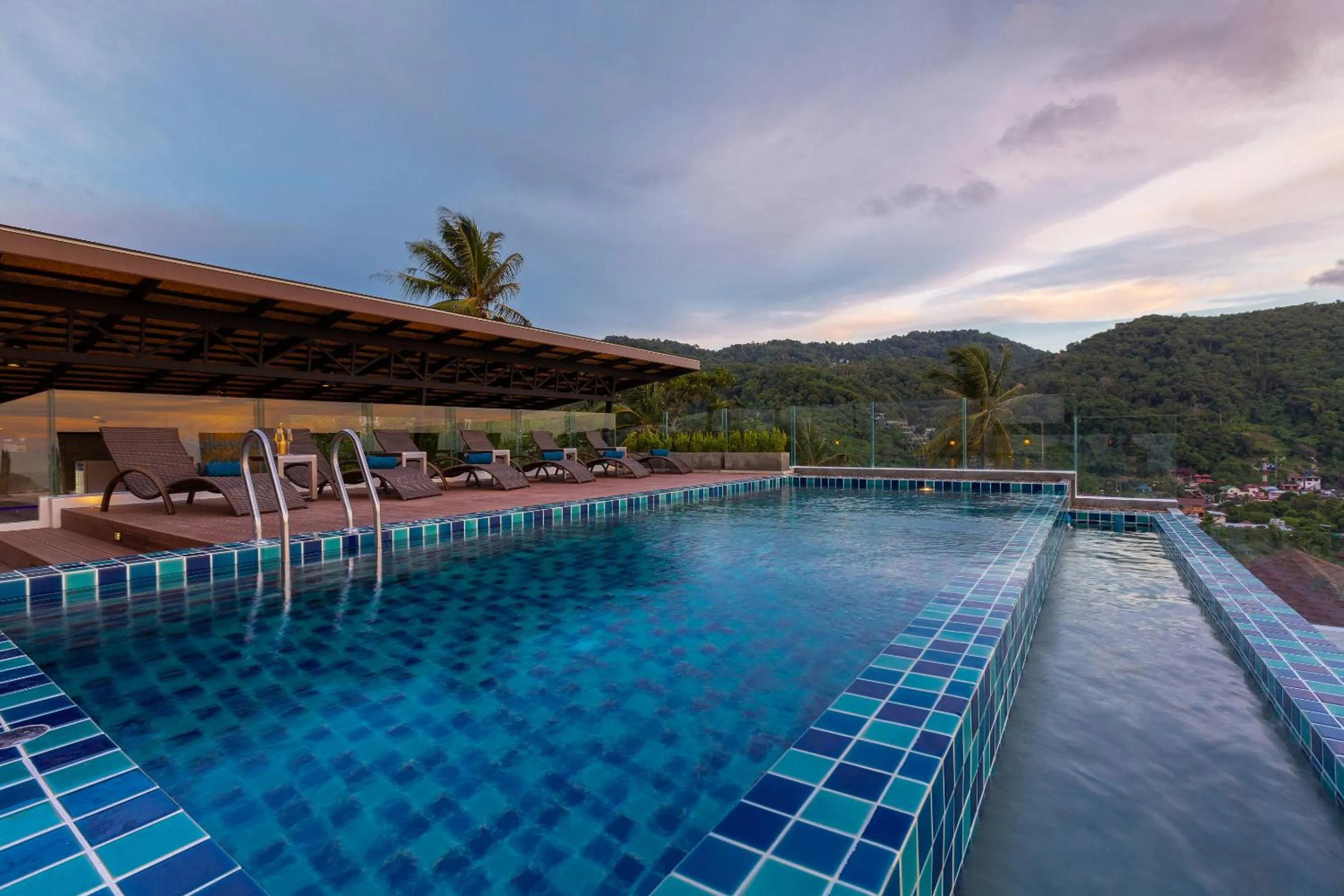 Swimming pool in Splendid Sea View Resort