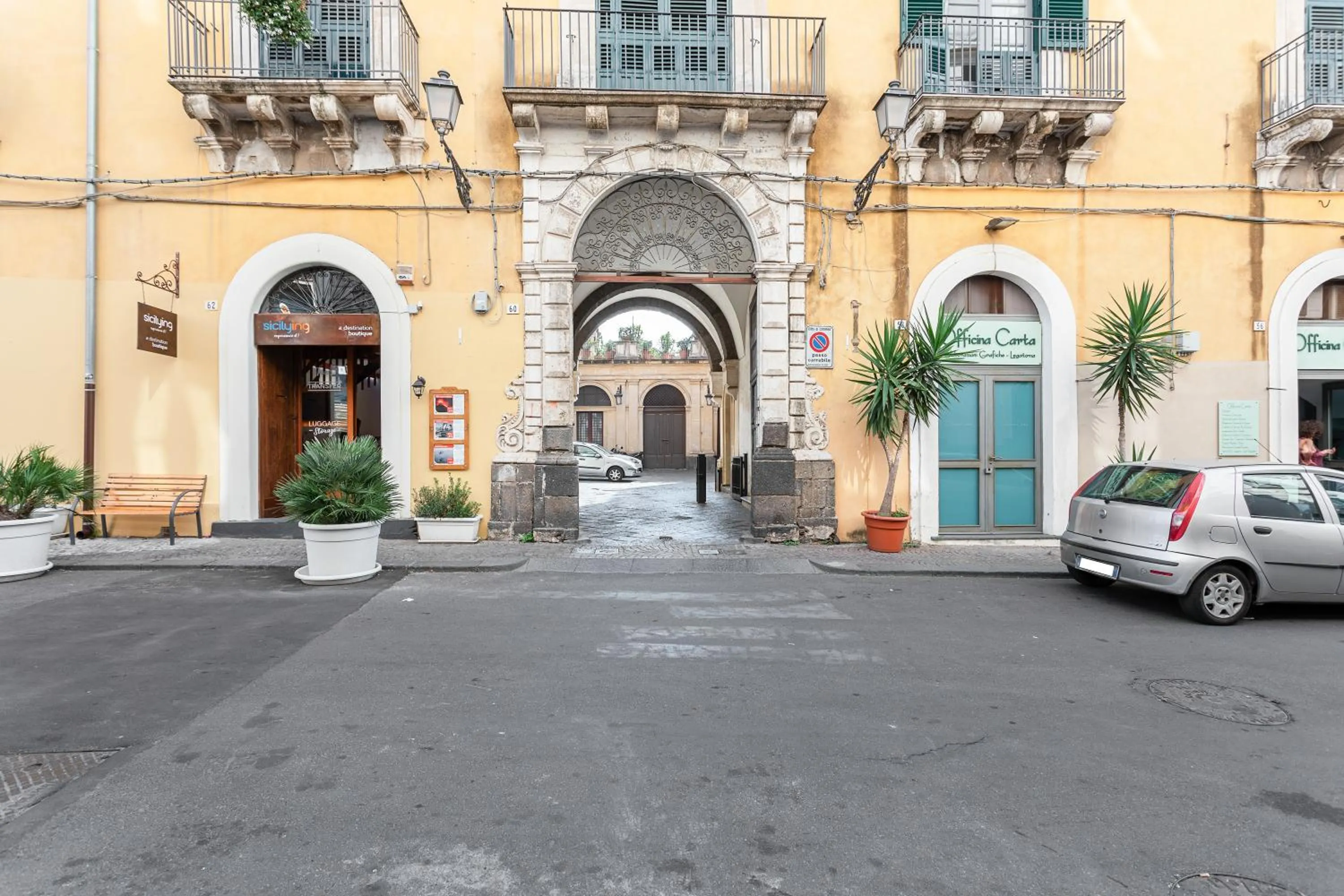 Facade/entrance in GuestHost - Catania City Center Apartment