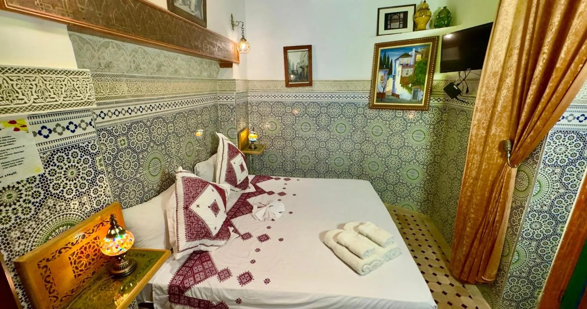 Bed in Riad Le Petit Patrimoine De Fés