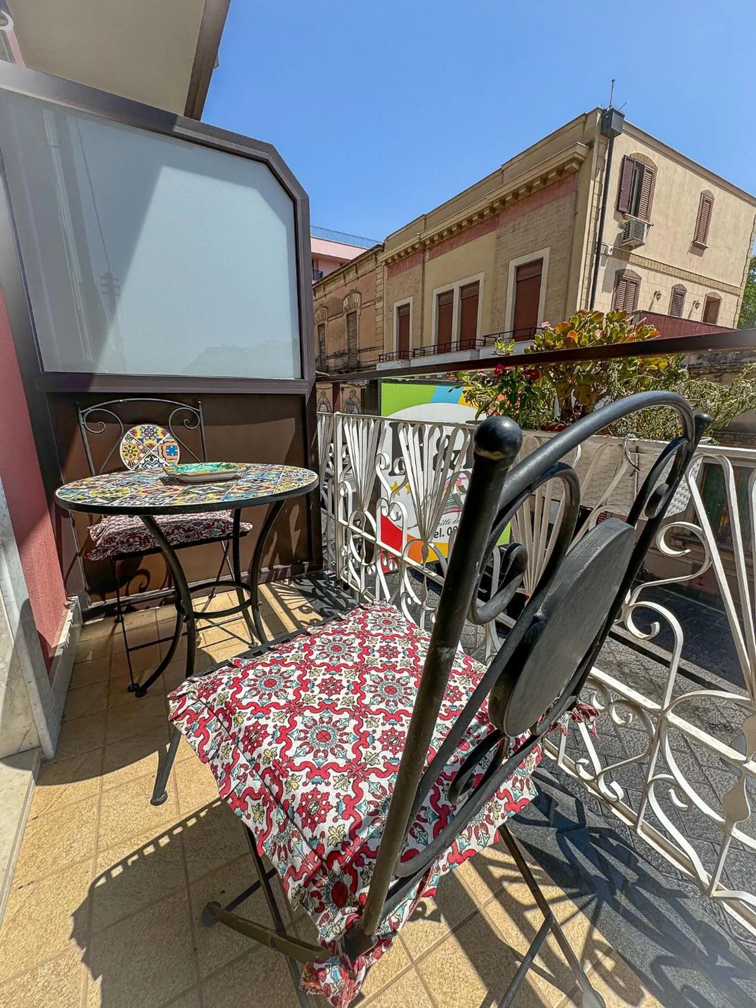 "La città delle 100 sculture" B&B BcenS con parcheggio privato - Belpasso - Etna -