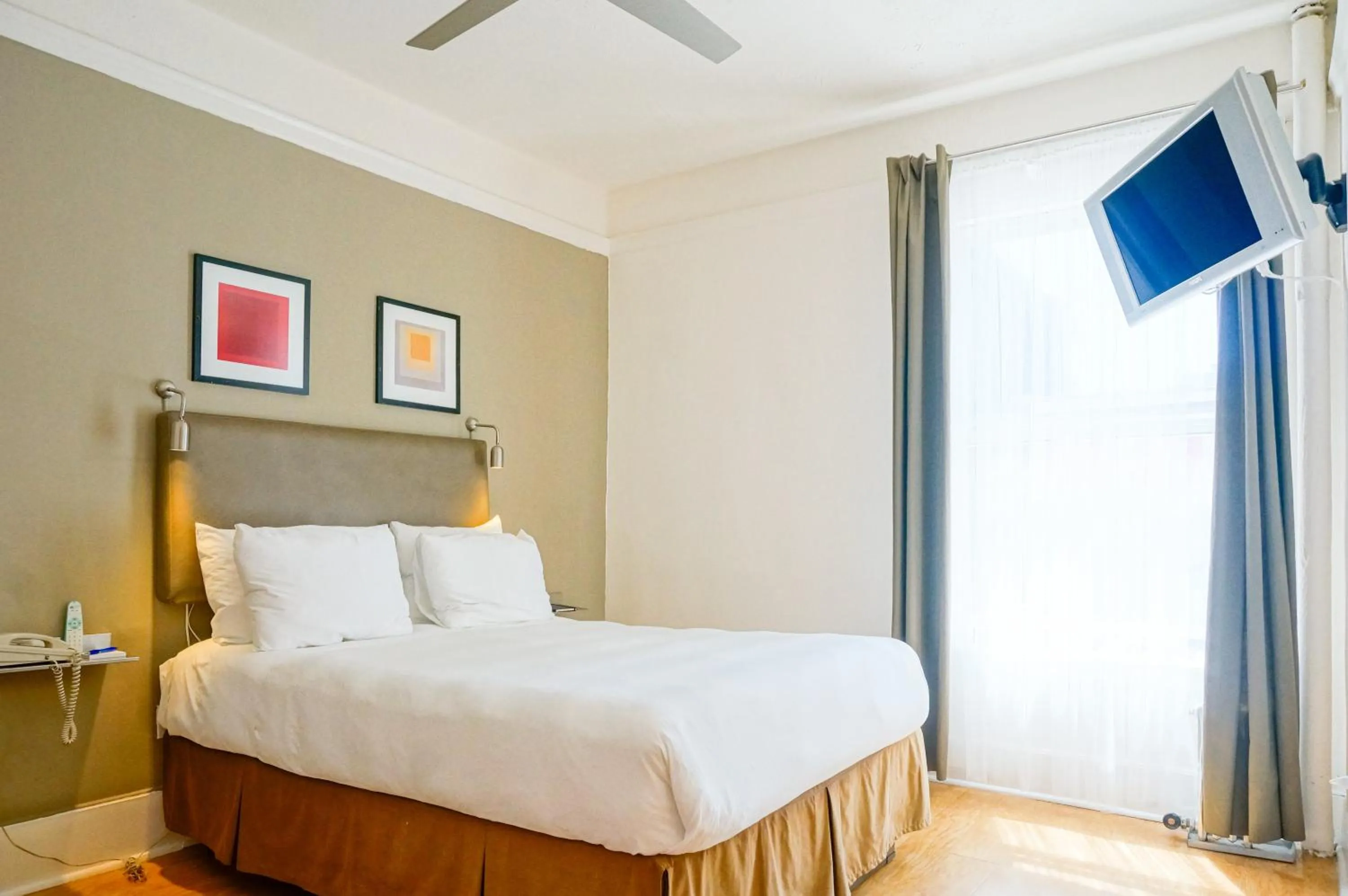 Bedroom, Bed in Herbert Hotel