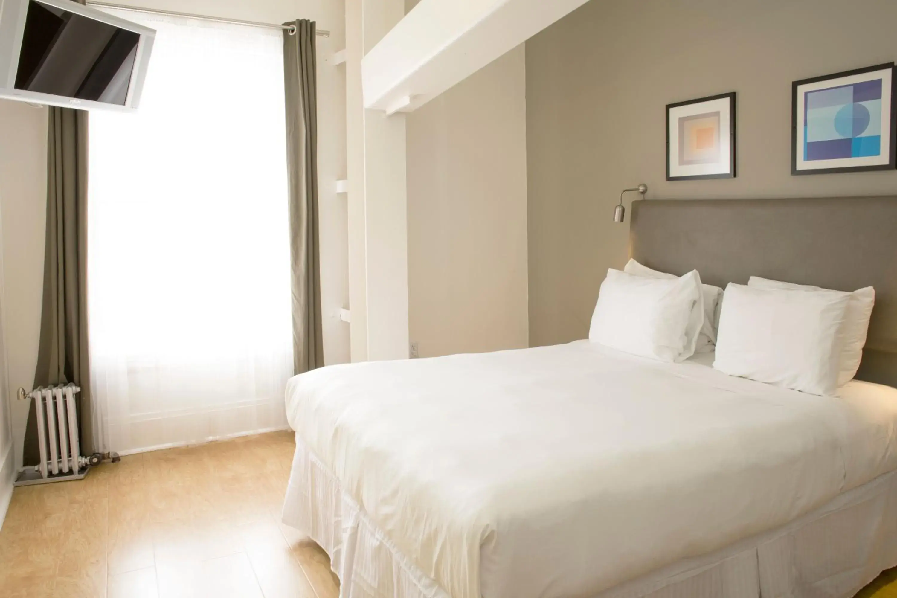 Bed in Herbert Hotel Bed in Herbert Hotel