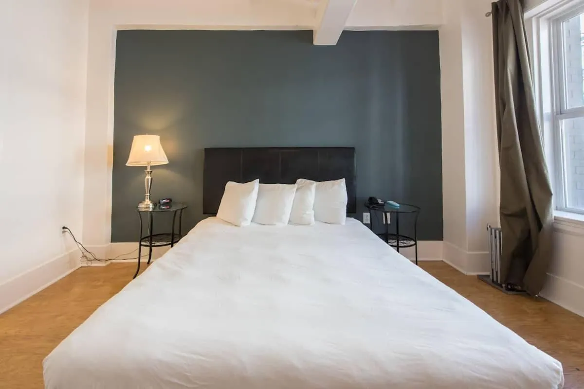 Photo of the whole room, Bed in Herbert Hotel